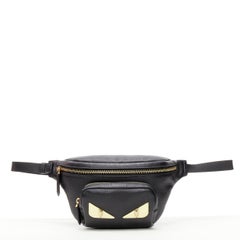 Kleine FENDI Monster Eye Crossbody-Gürteltasche aus schwarzem Leder mit goldenem Augeplatte