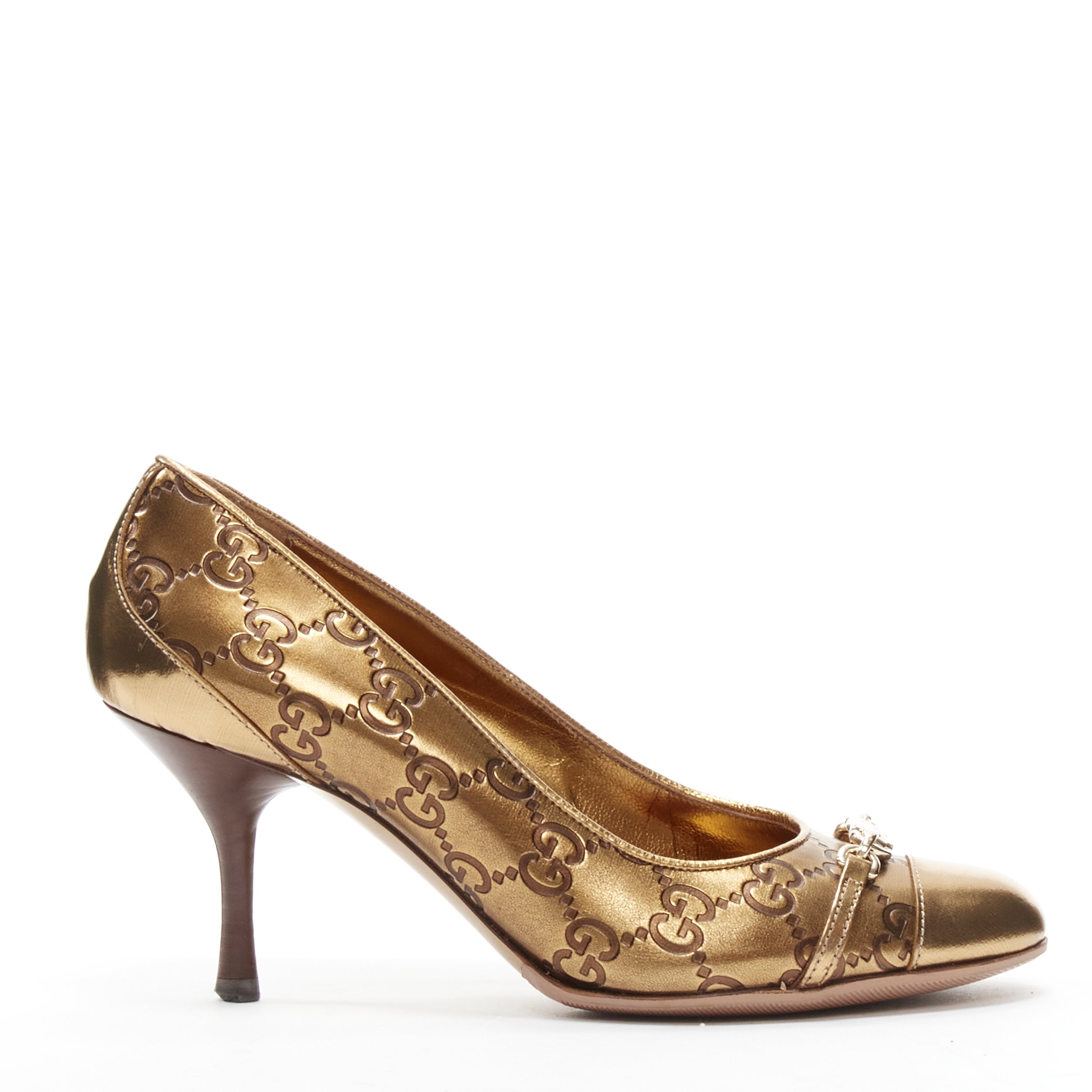 GUCCI Vintage metallic gold GG monogram gold chain charm mid heel pump EU36 C For Sale