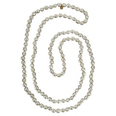 Collana di perle Chanel in grigio chiaro