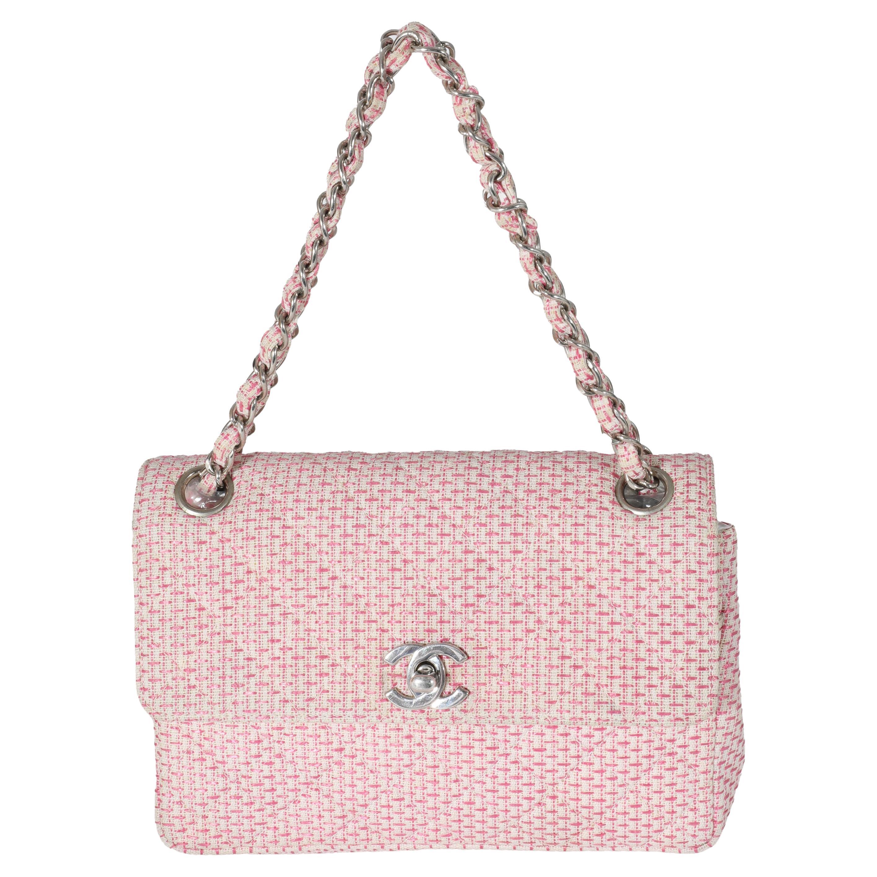 Chanel - Petit sac à rabat porté épaule CC en raphia rose et blanc tissé en vente
