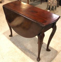Queen Anne Rounded Drop-Leaf Table with Cabriole Legs