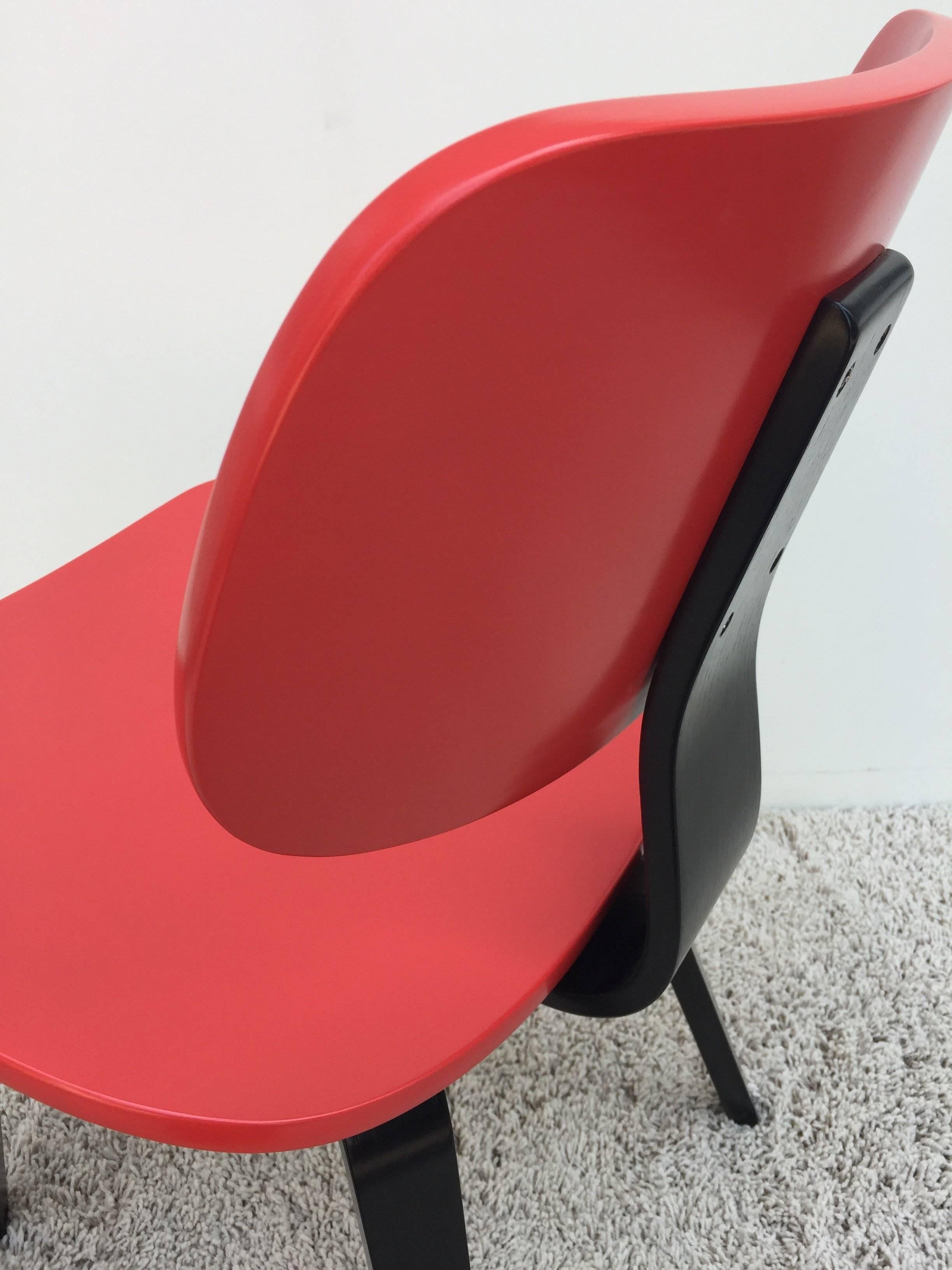 Modernistischer Schreibtischstuhl aus Bugholz, rot und schwarz lackiert, Thonet im Angebot 1