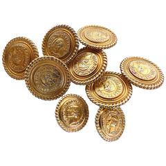 Juego de nueve botones vintage Coco Chanel en tono dorado