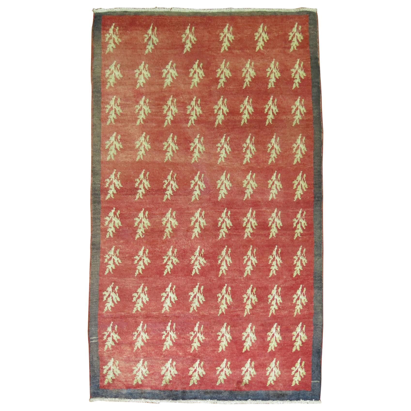 Türkischer Konya-Teppich im Vintage-Stil  im Angebot