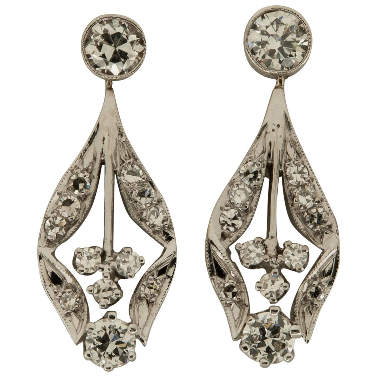 1930s 1.65 Carats Diamond Drop Earrings For Sale