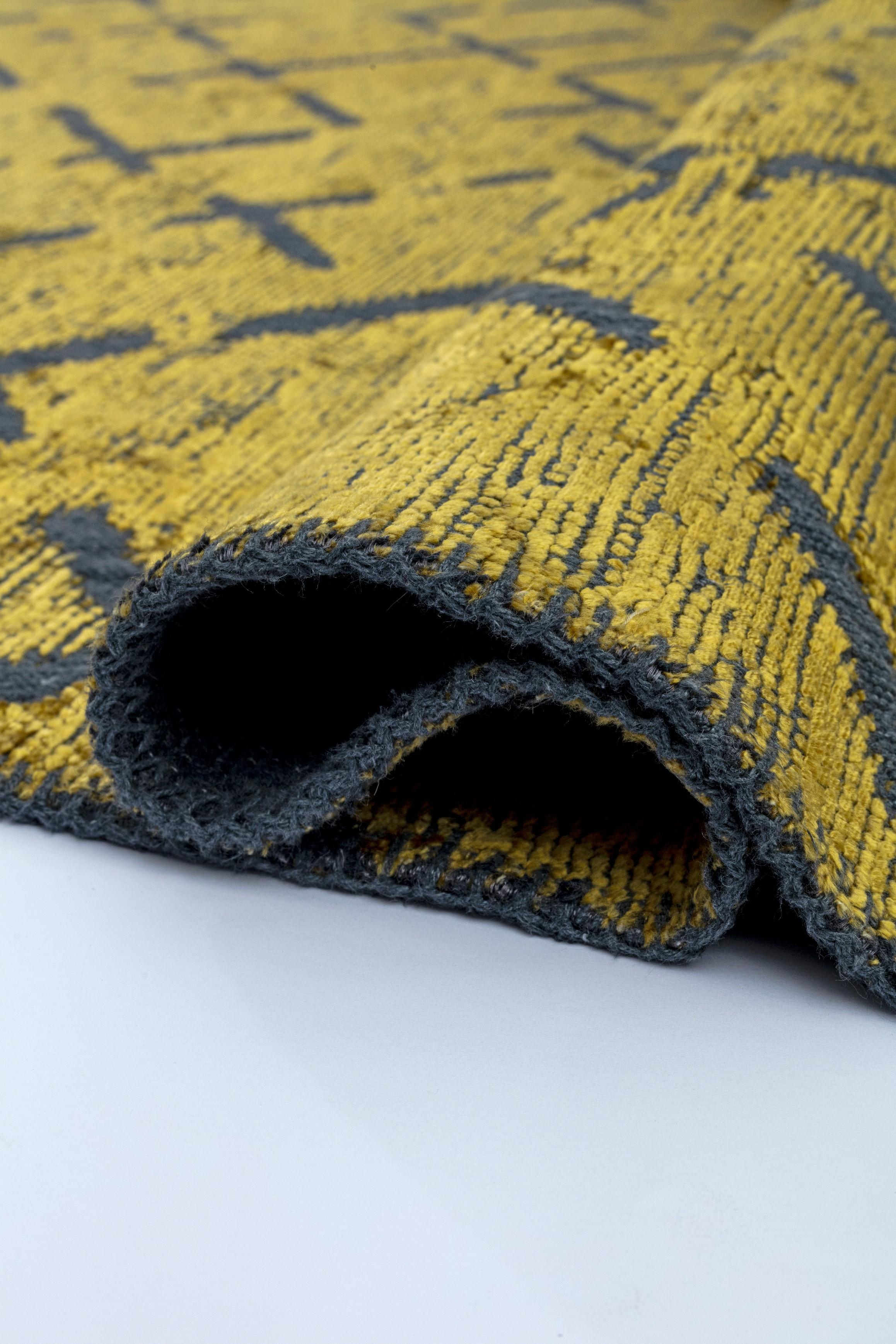 For Sale:  (Yellow) Modern Abstract Luxury Hand-Finished Area Rug 2