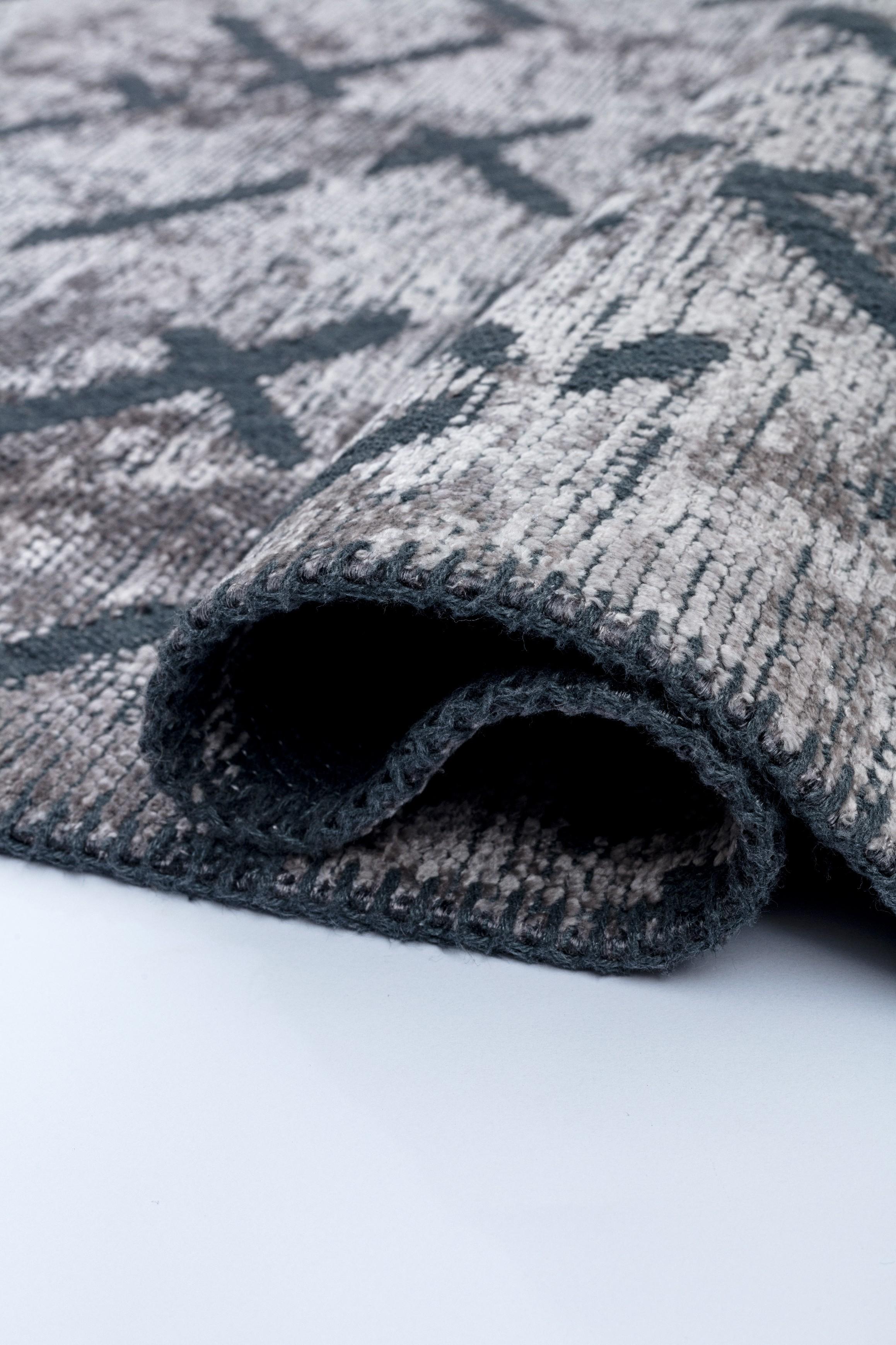 For Sale:  (Gray) Modern Abstract Luxury Hand-Finished Area Rug 2