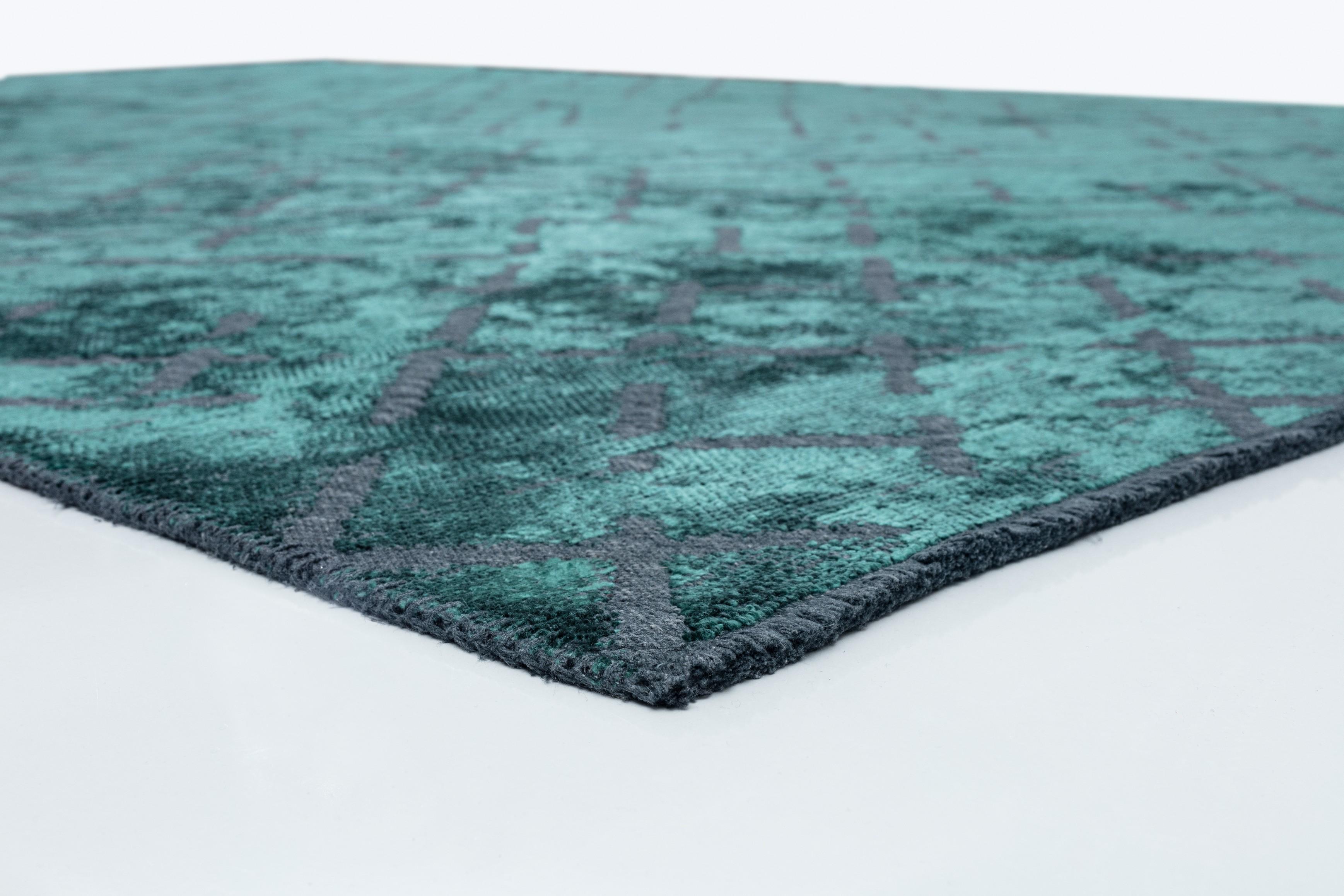 For Sale:  (Green) Modern Abstract Luxury Hand-Finished Area Rug 4