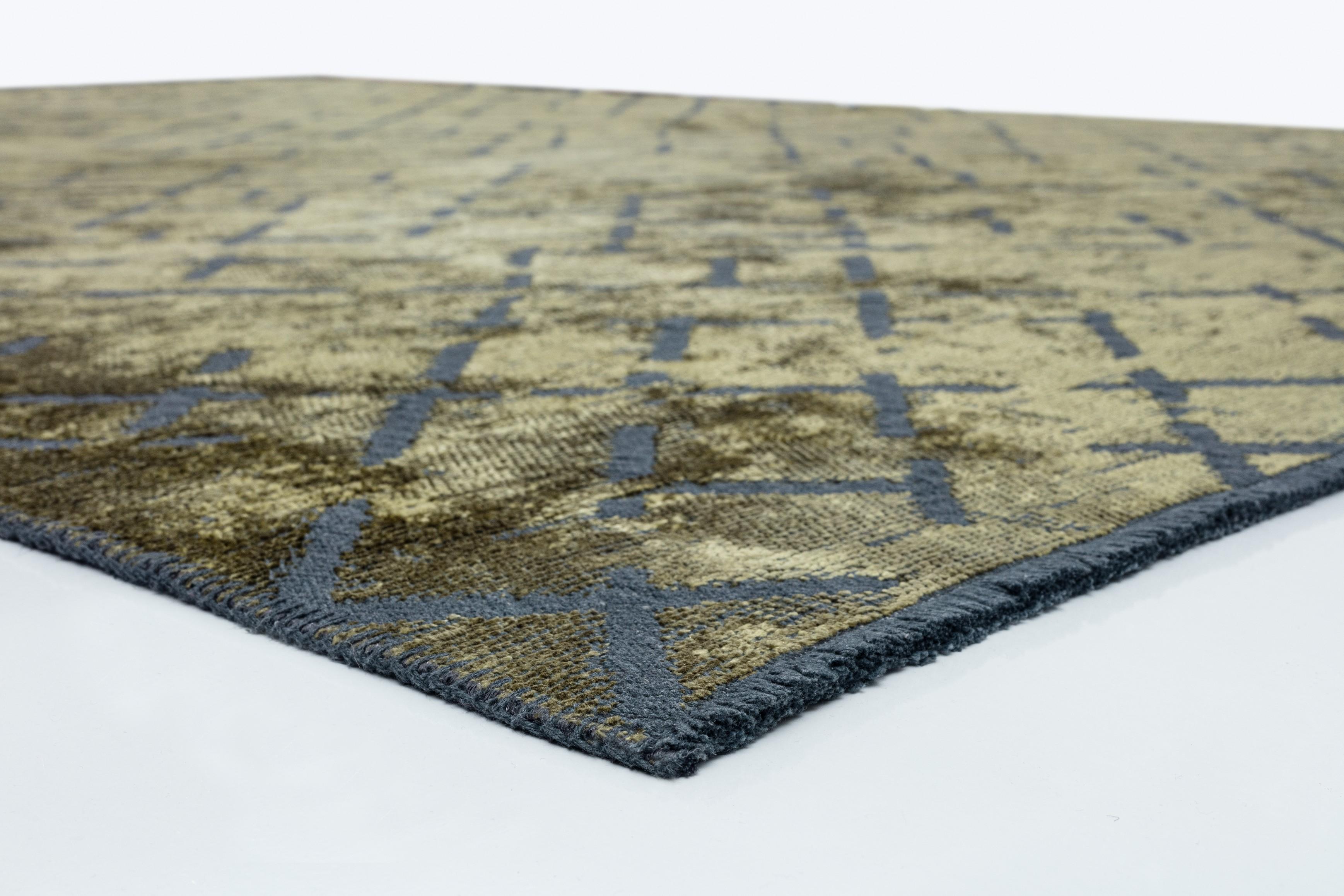 For Sale:  (Green) Modern Abstract Luxury Hand-Finished Area Rug 4