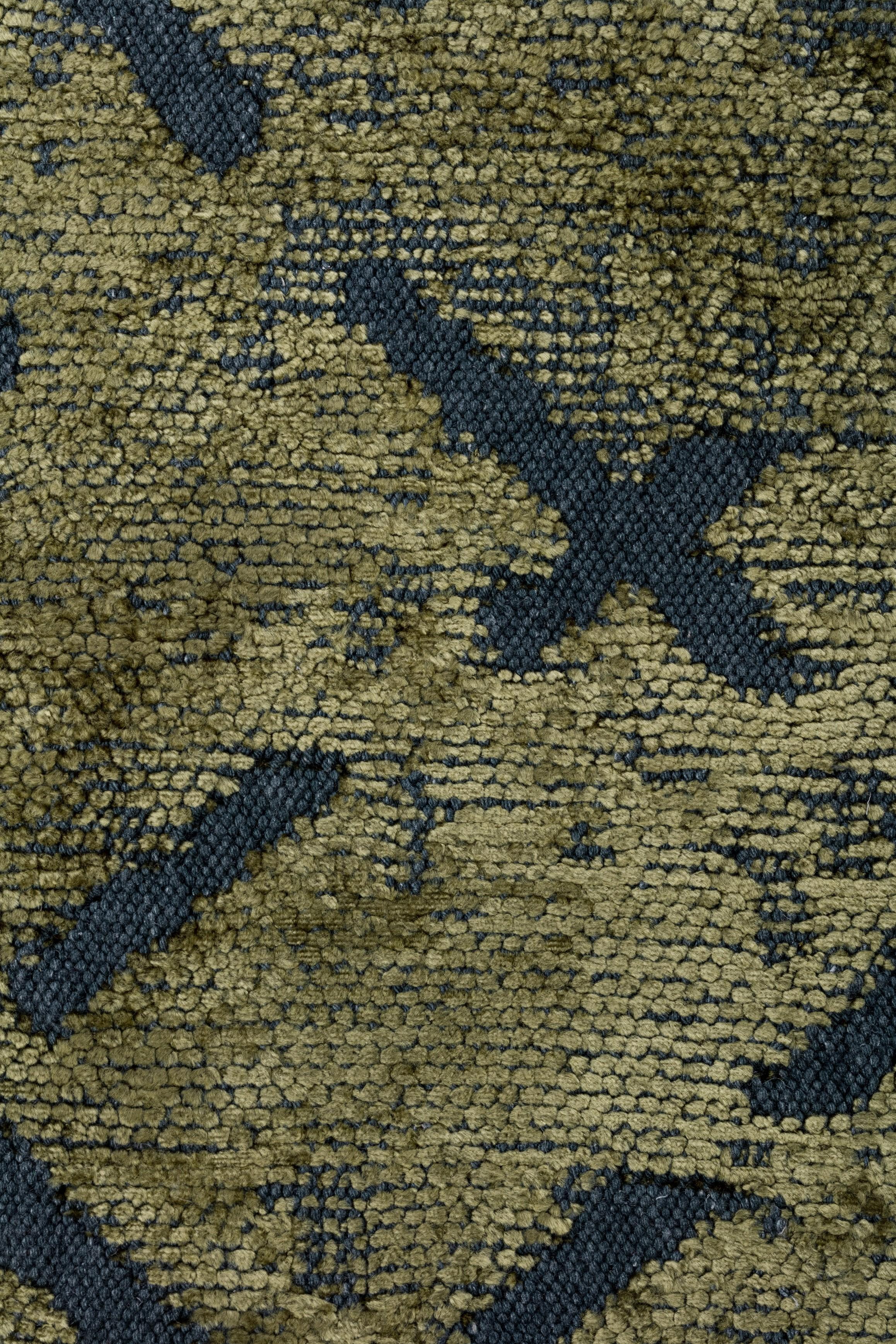 For Sale:  (Green) Modern Abstract Luxury Hand-Finished Area Rug 5