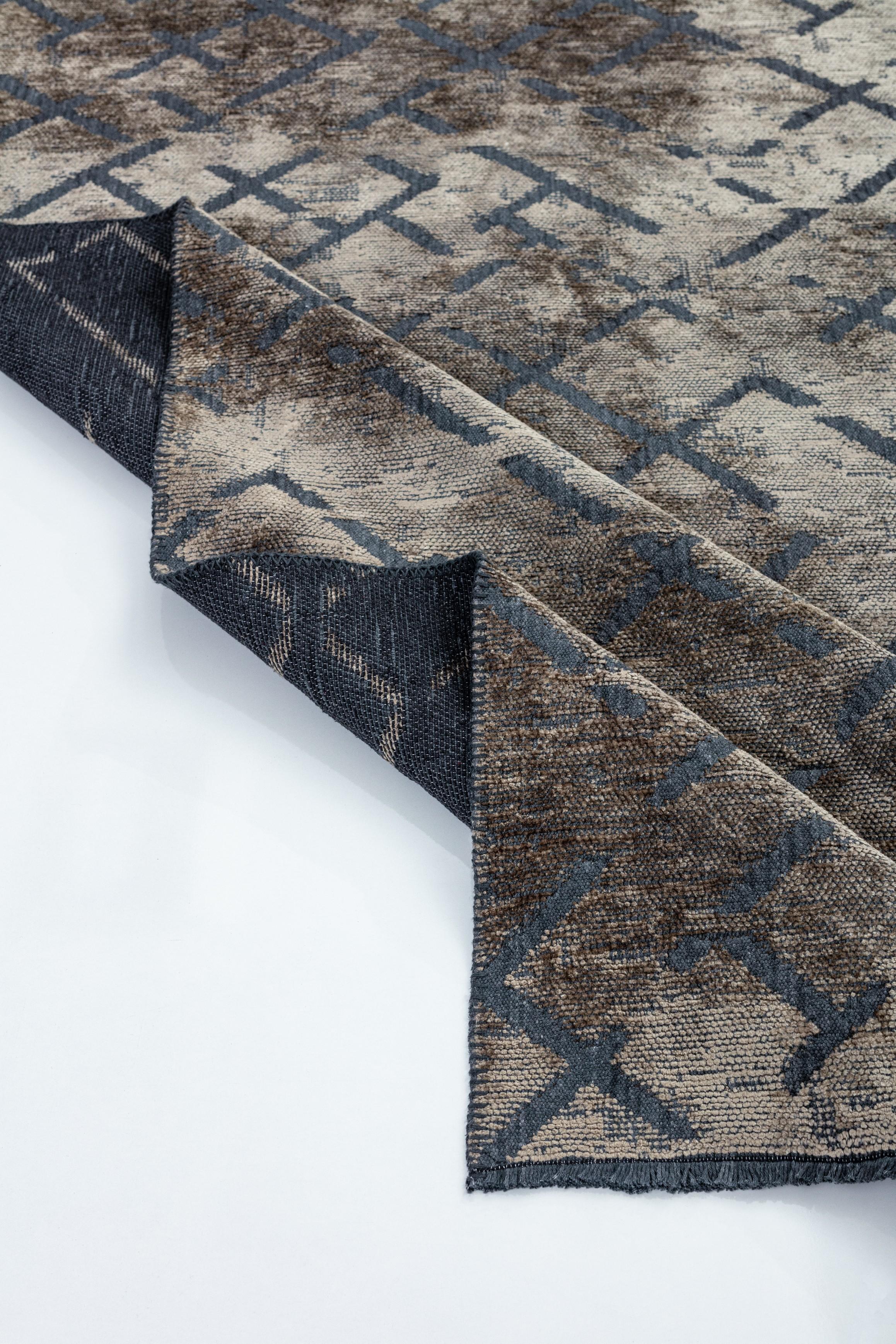 For Sale:  (Gray) Modern Abstract Luxury Hand-Finished Area Rug 4