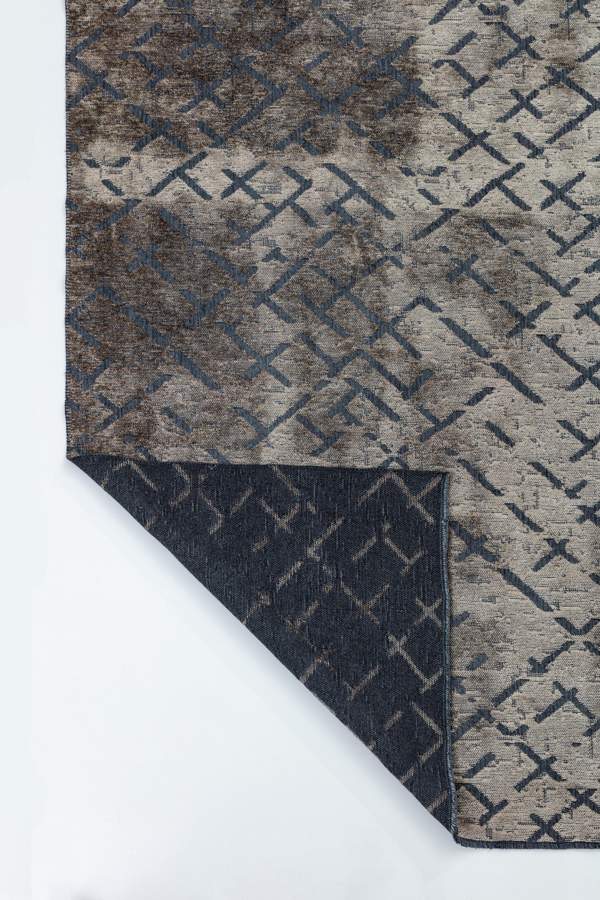 For Sale:  (Gray) Modern Abstract Luxury Hand-Finished Area Rug 3