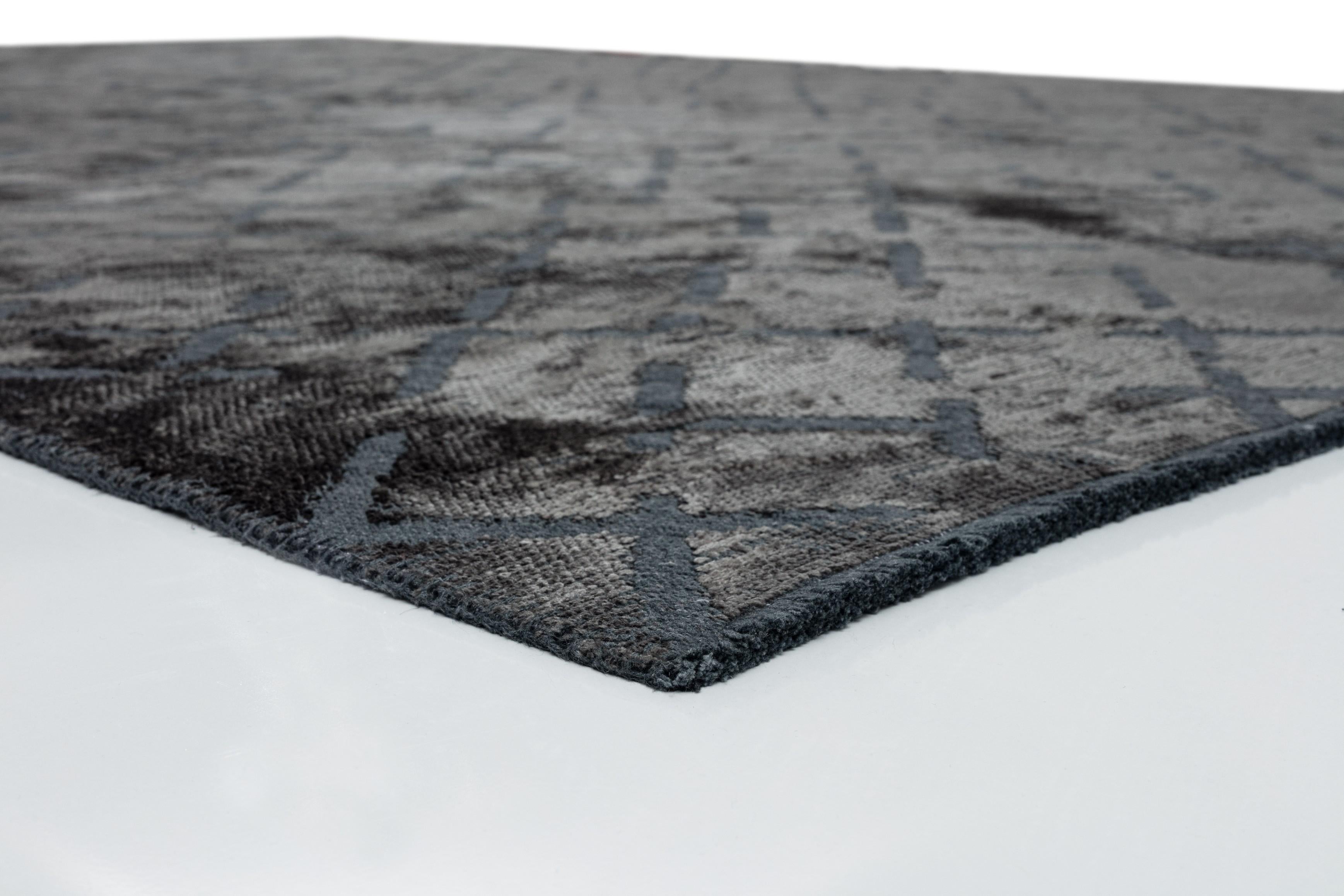 For Sale:  (Gray) Modern Abstract Luxury Hand-Finished Area Rug 4
