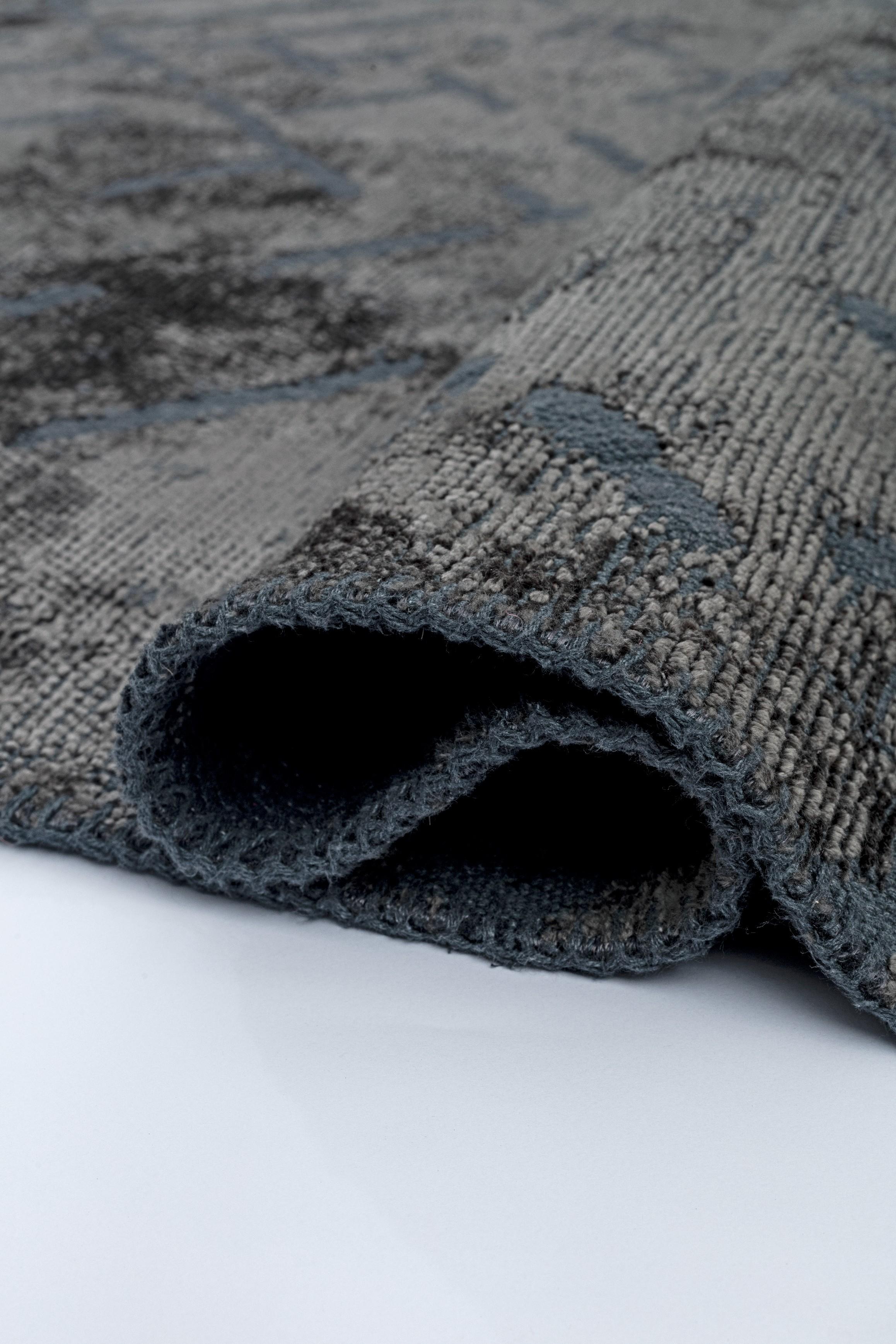 For Sale:  (Gray) Modern Abstract Luxury Hand-Finished Area Rug 2