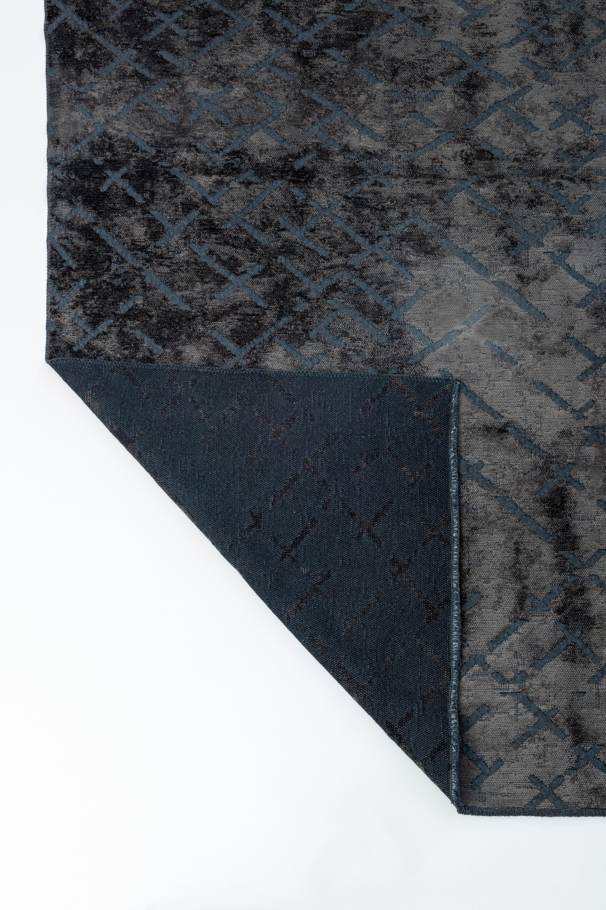 For Sale:  (Gray) Modern Abstract Luxury Hand-Finished Area Rug 3