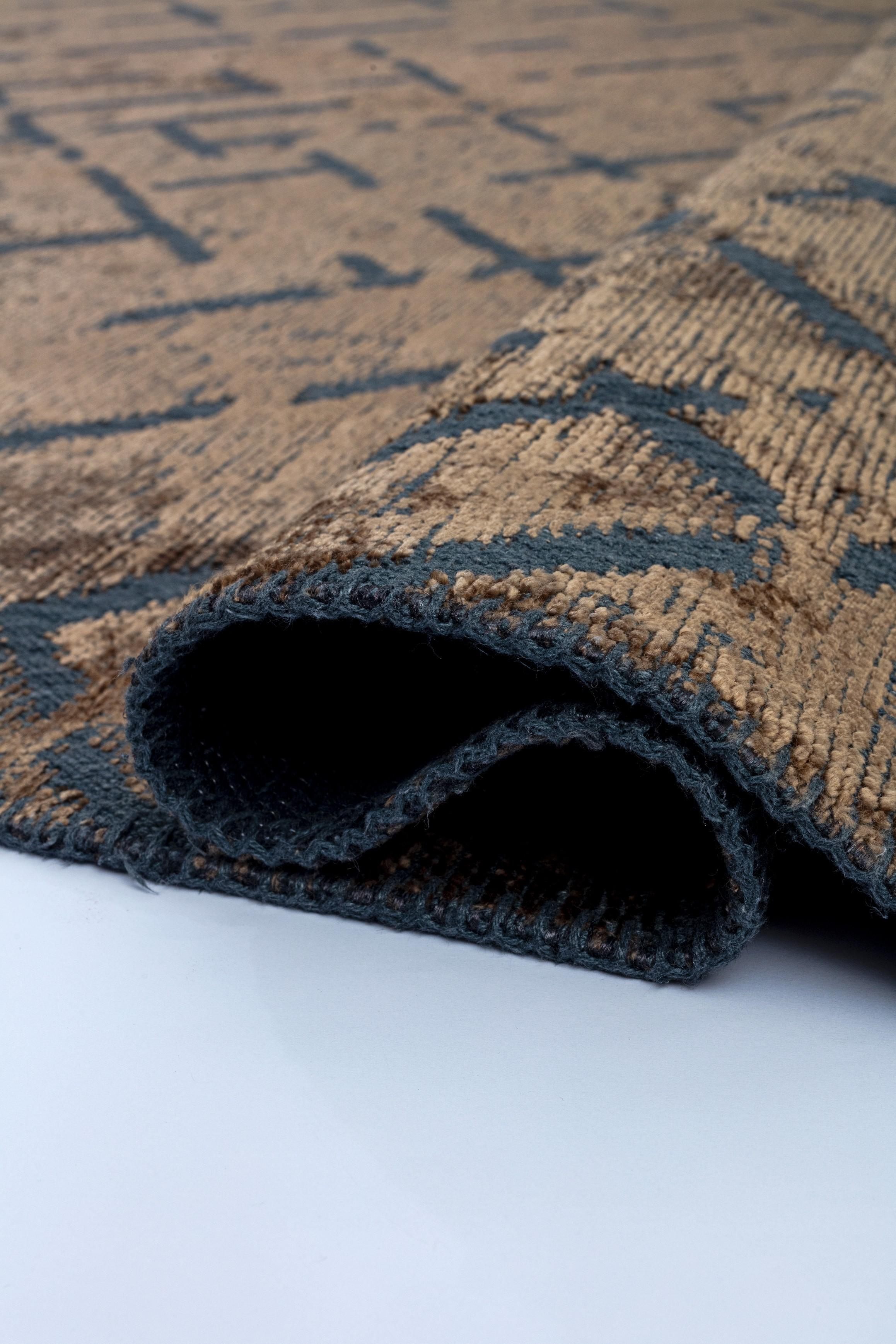 For Sale:  (Brown) Modern Abstract Luxury Hand-Finished Area Rug 2