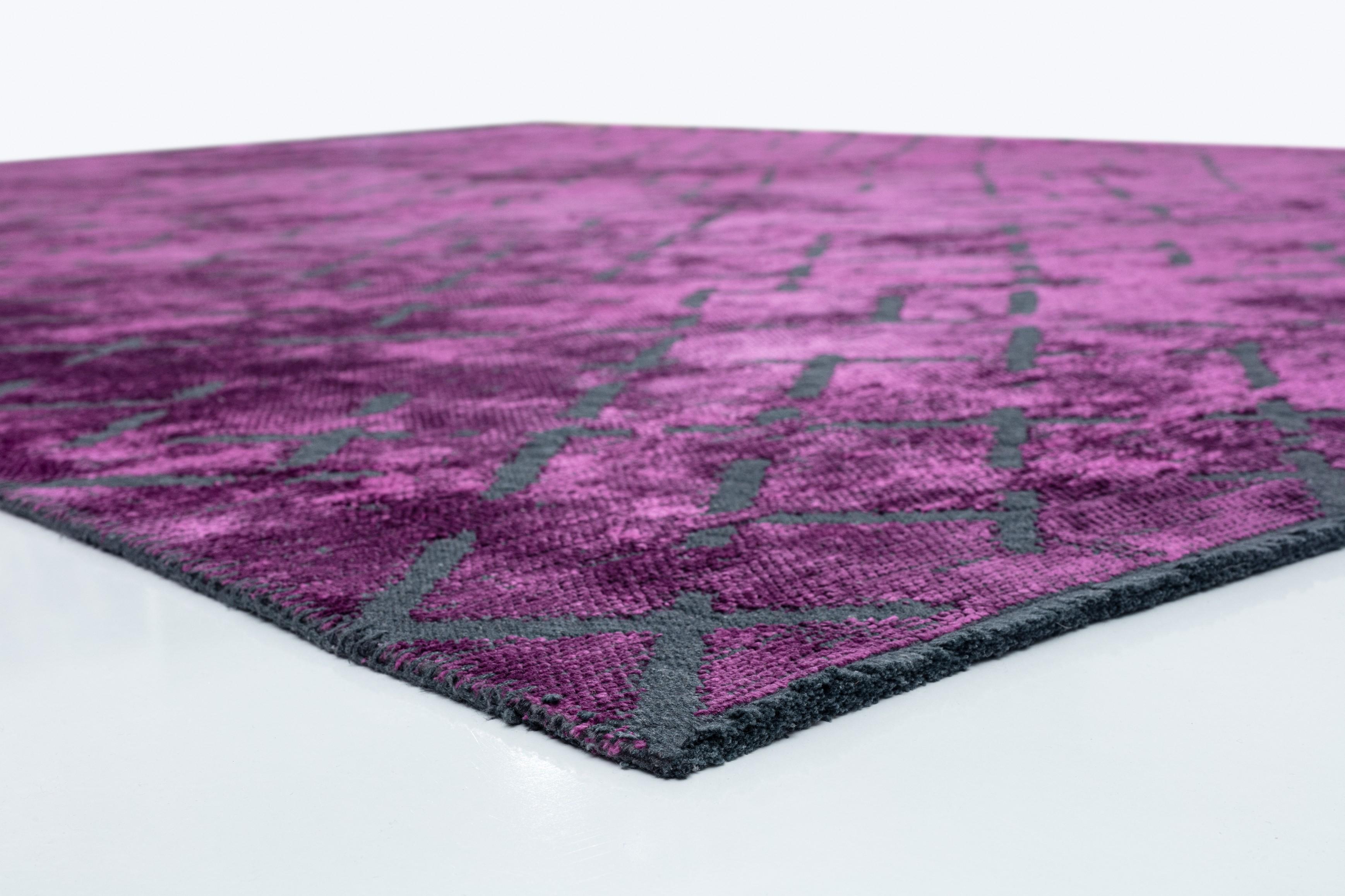 For Sale:  (Purple) Modern Abstract Luxury Hand-Finished Area Rug 4