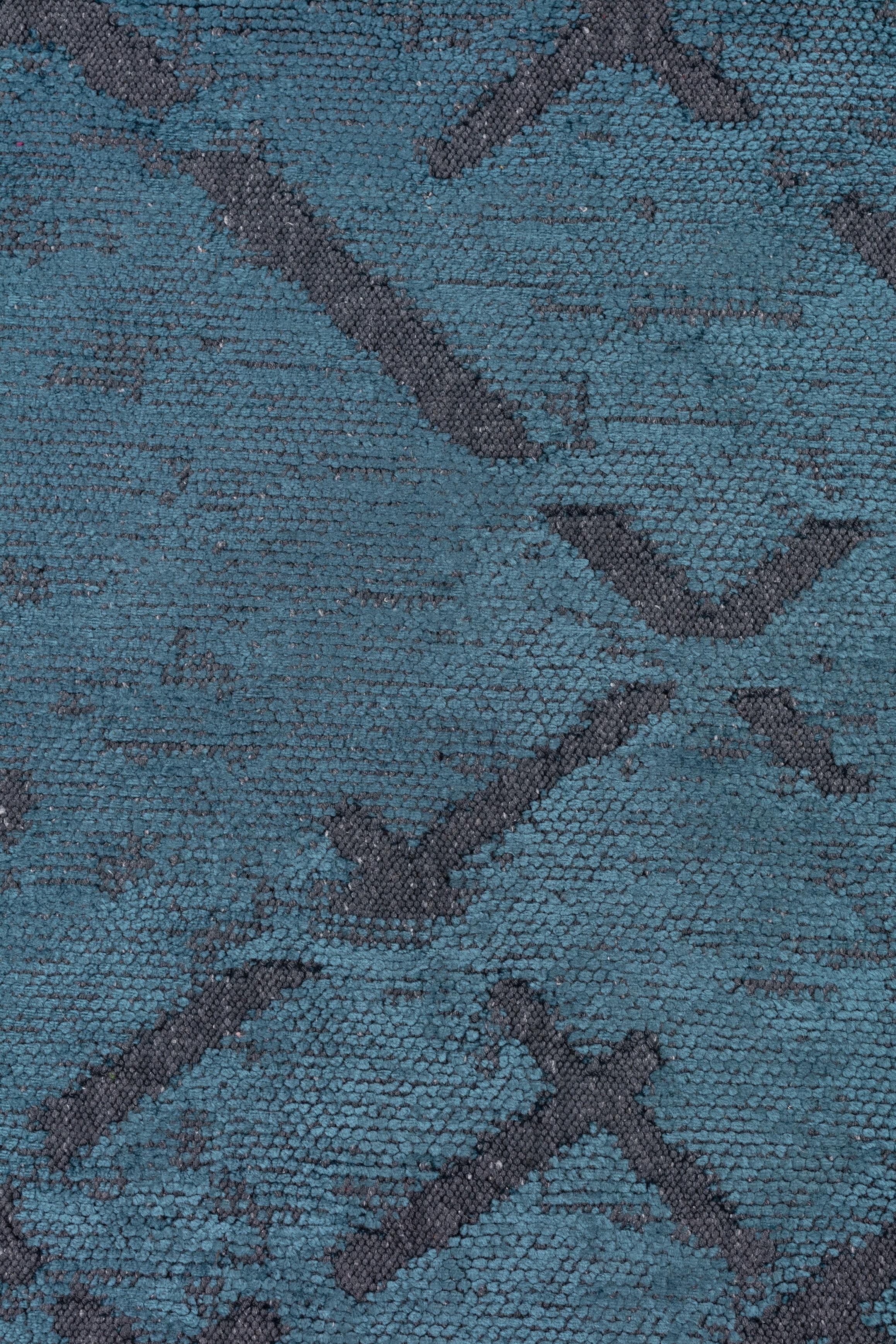 For Sale:  (Blue) Modern Abstract Luxury Hand-Finished Area Rug 5