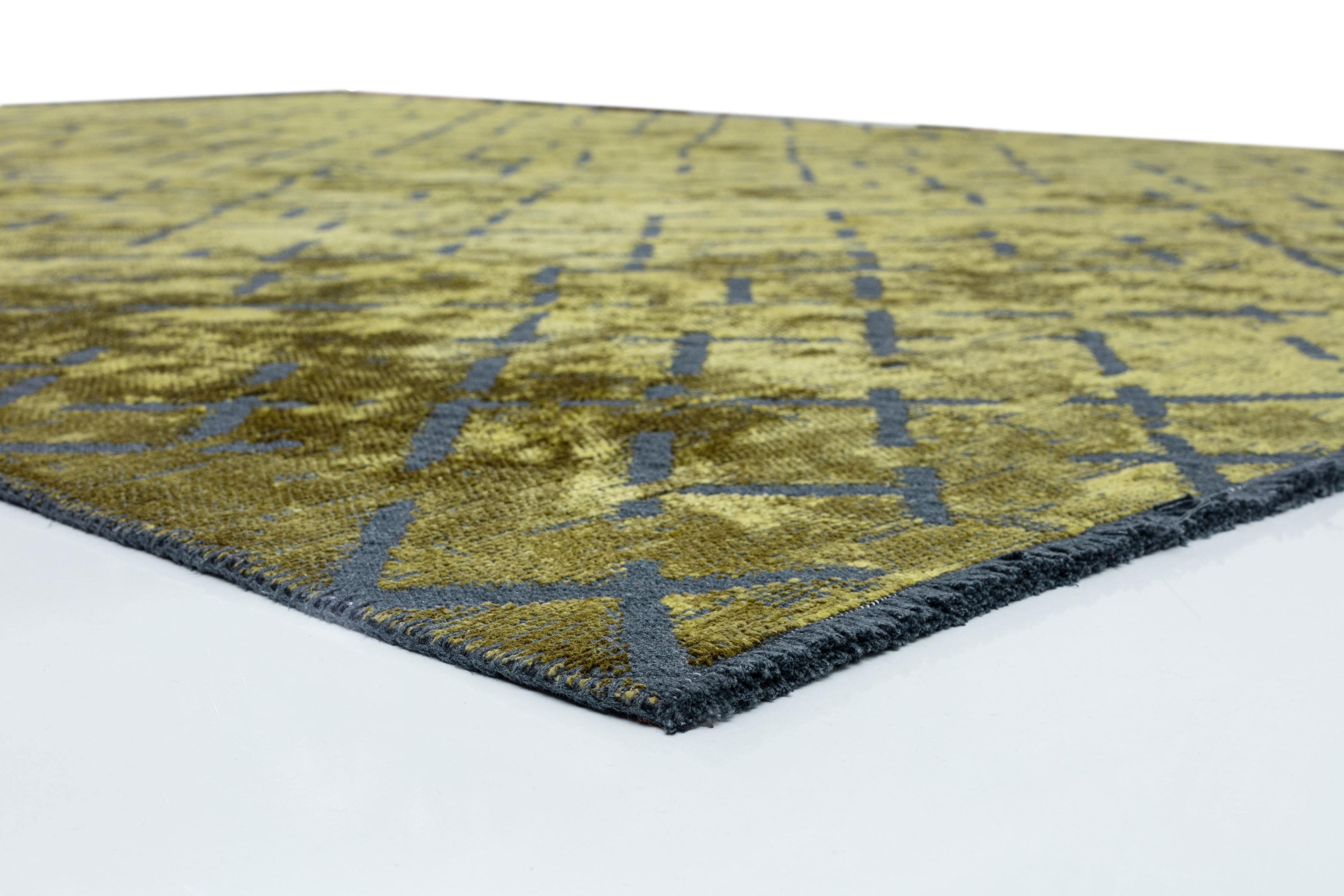 For Sale:  (Green) Modern Abstract Luxury Hand-Finished Area Rug 4