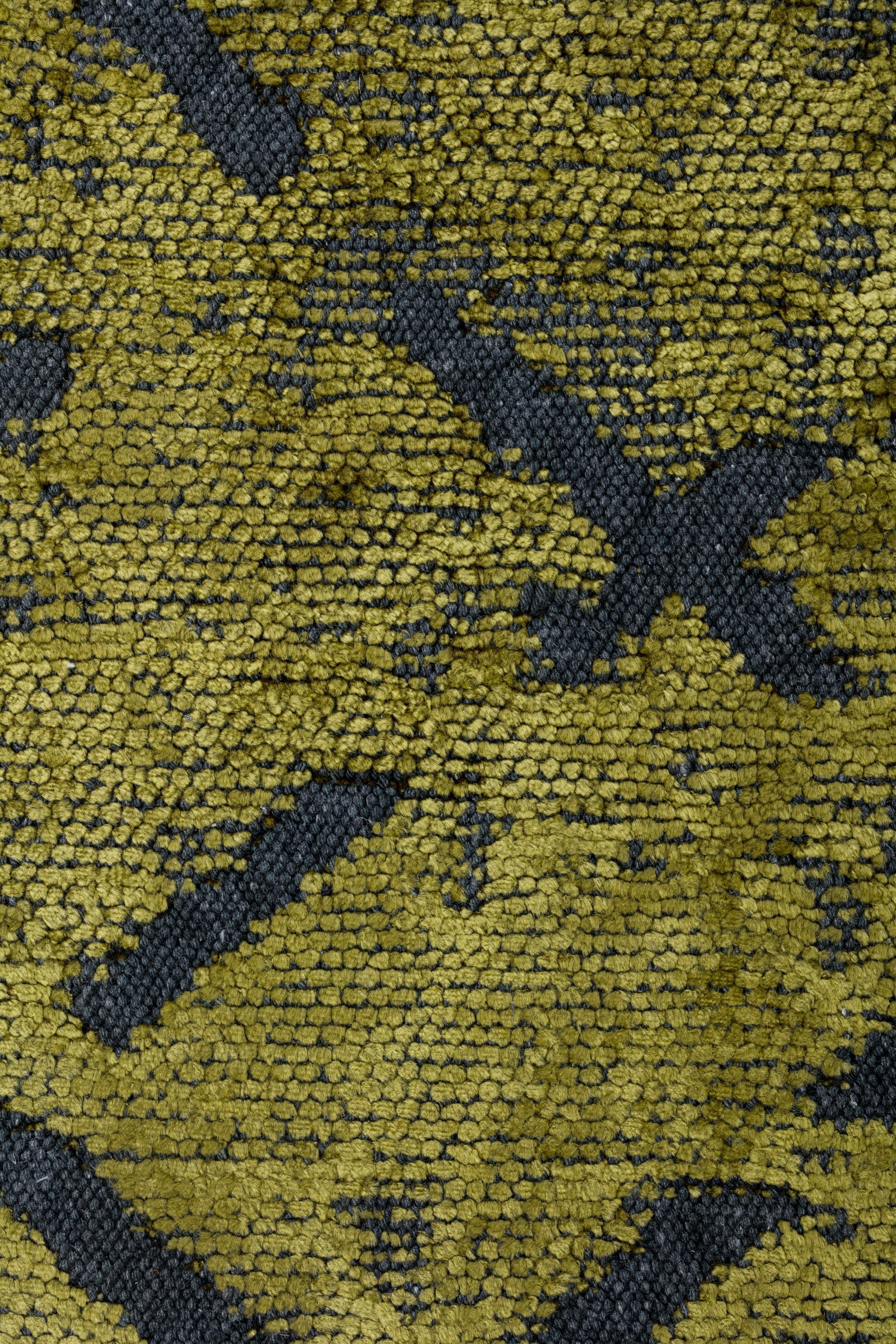 For Sale:  (Green) Modern Abstract Luxury Hand-Finished Area Rug 5