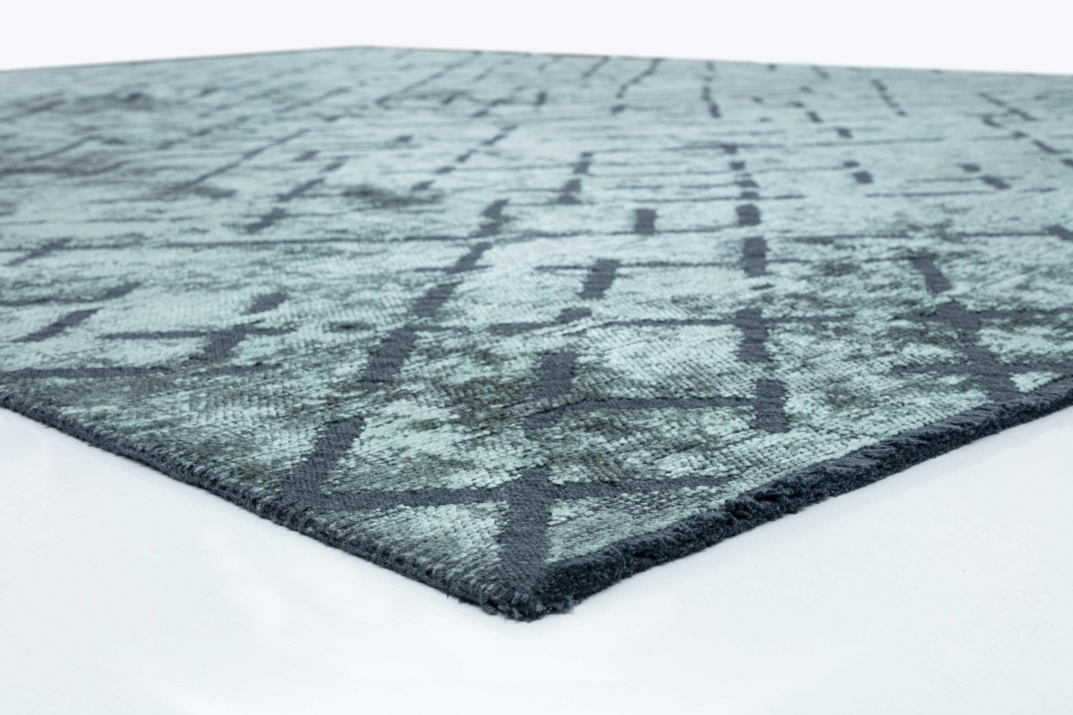 For Sale:  (Blue) Modern Abstract Luxury Hand-Finished Area Rug 4