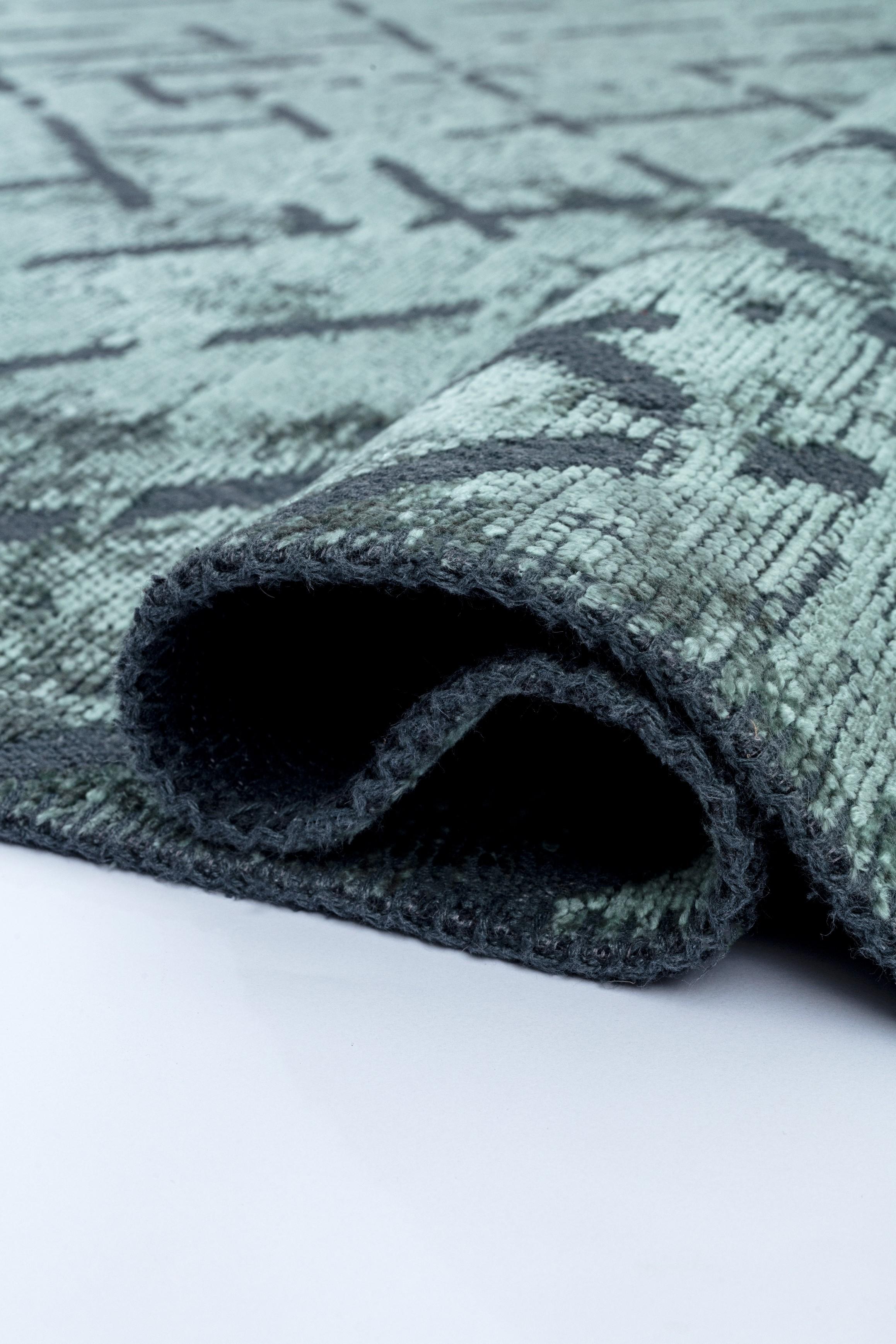 For Sale:  (Blue) Modern Abstract Luxury Hand-Finished Area Rug 2