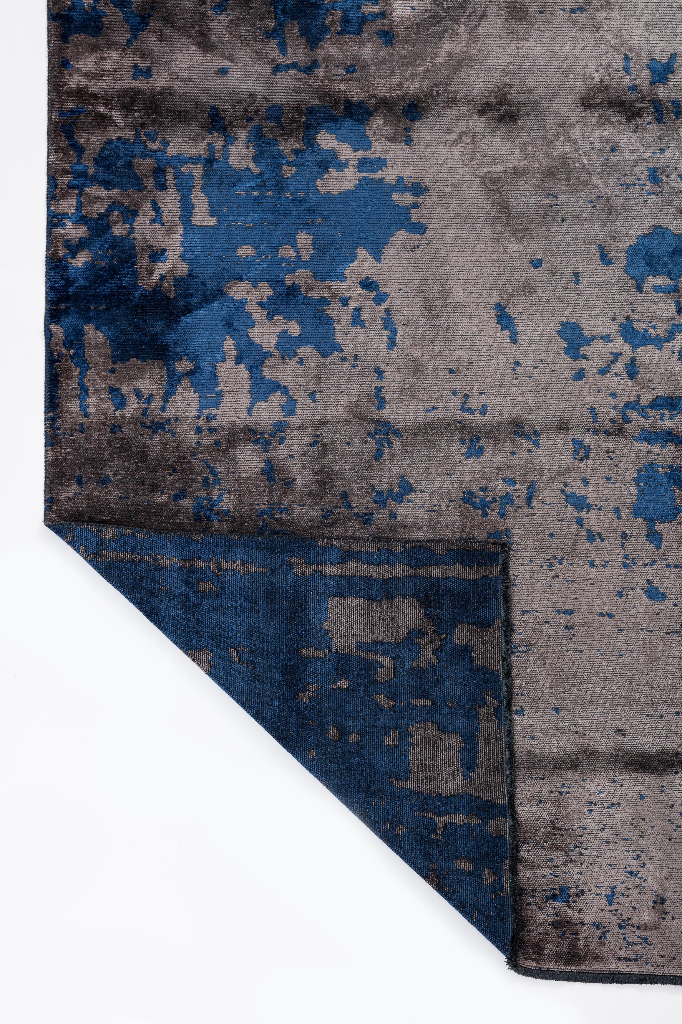For Sale:  (Gray) Modern Abstract Luxury Hand-Finished Area Rug 3
