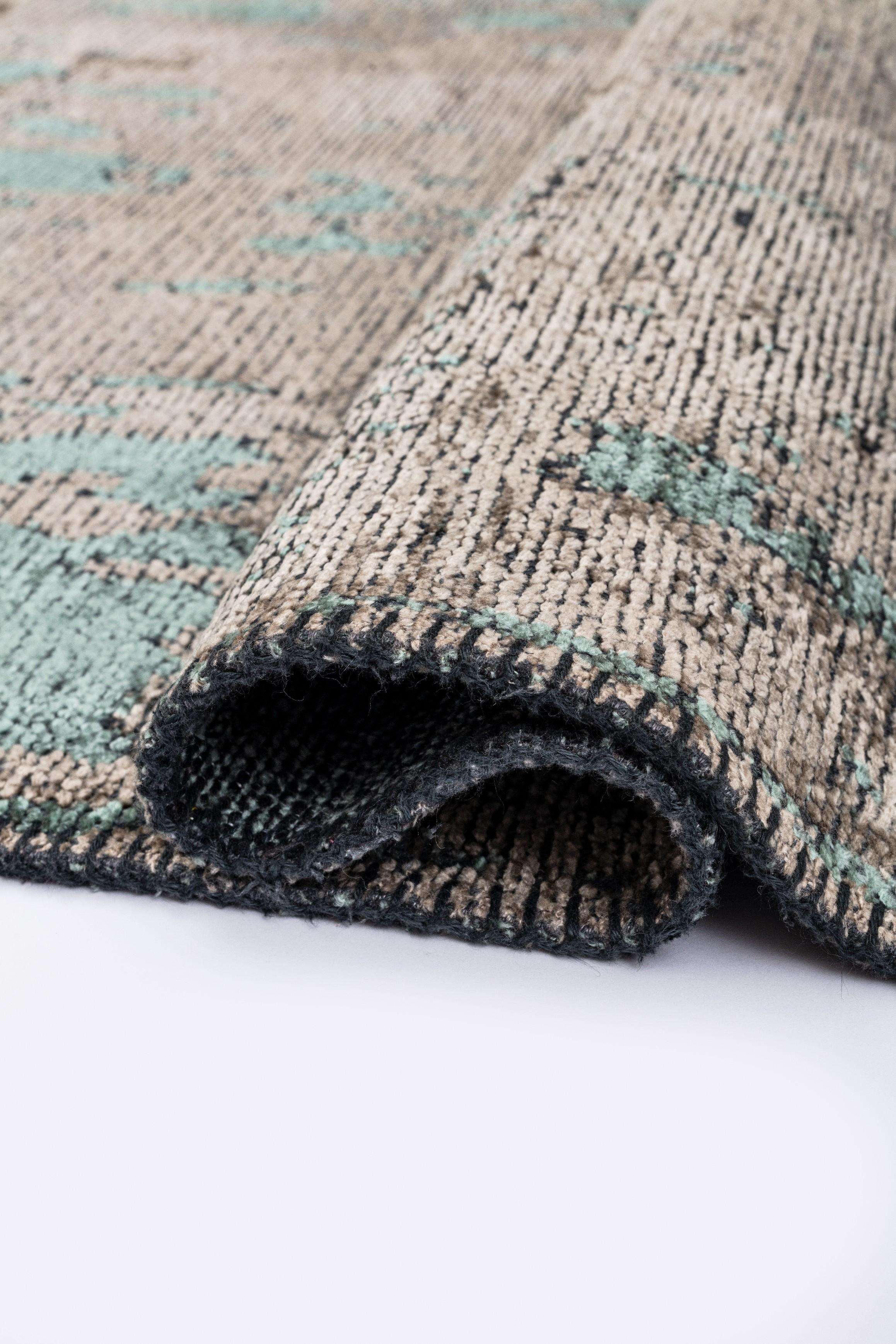 For Sale:  (Gray) Modern Abstract Luxury Hand-Finished Area Rug 2