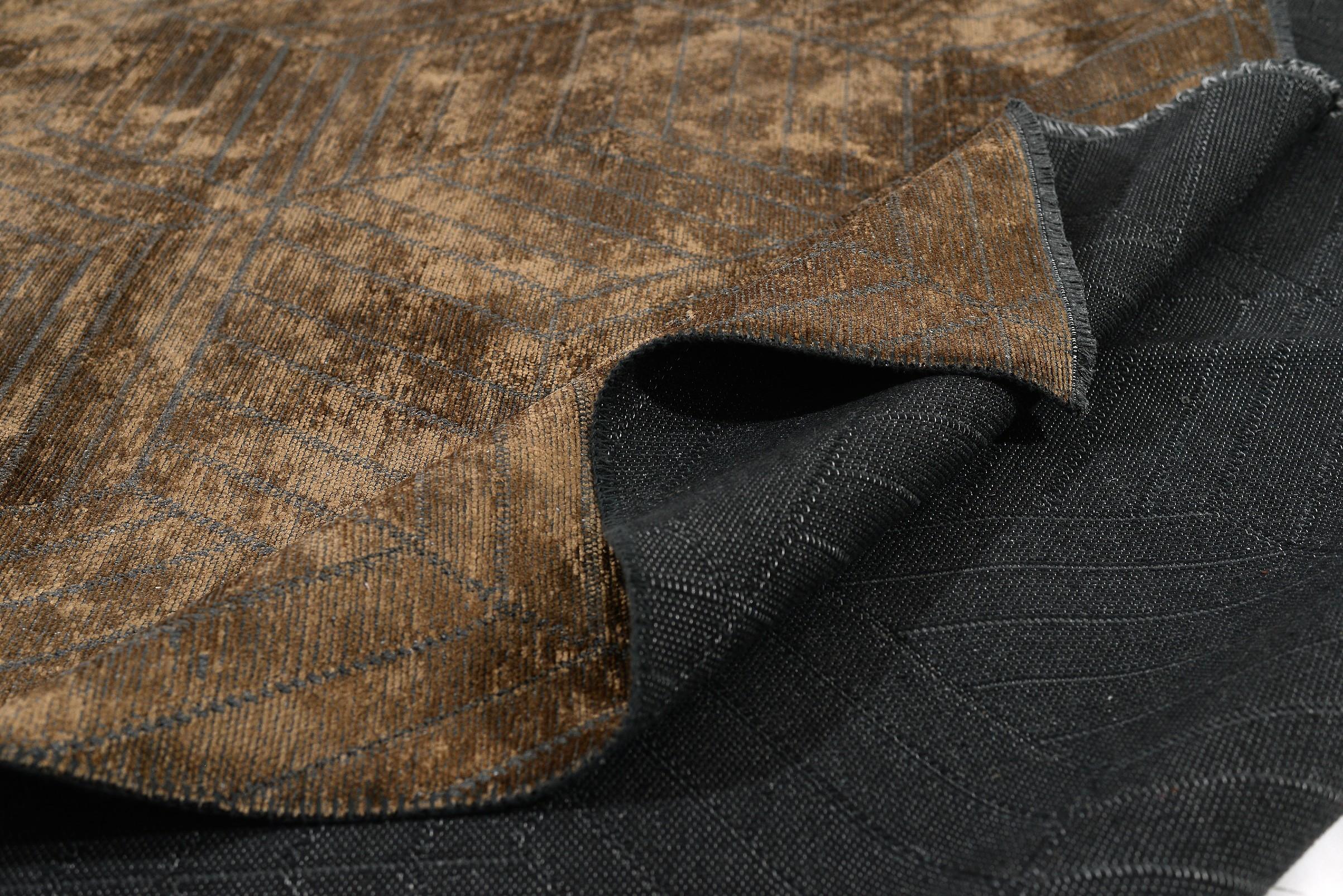 For Sale:  (Brown) Modern Geometric Luxury Hand-Finished Area Rug 2