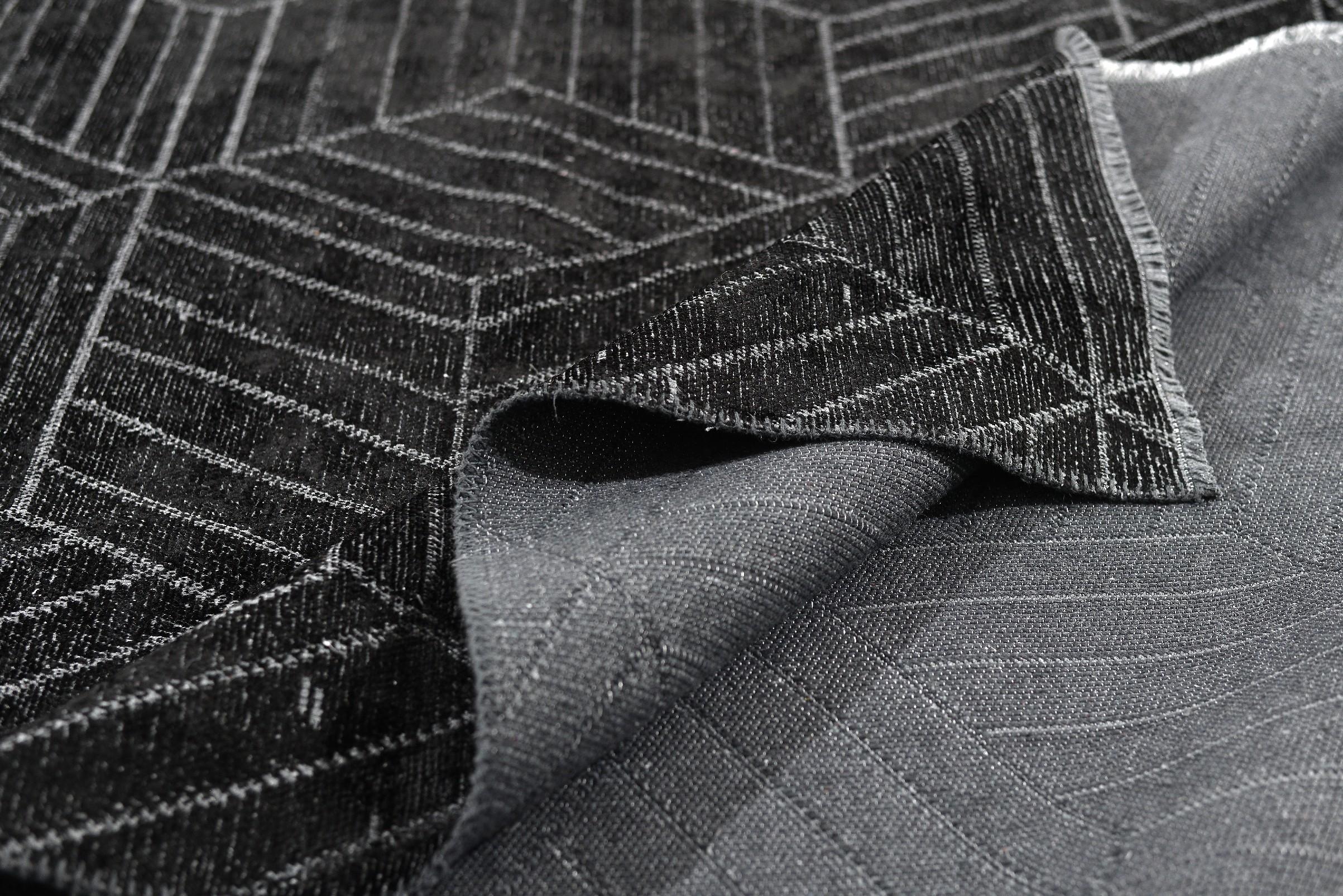 For Sale:  (Black) Contemporary Geometric Luxury Hand-Finished Area Rug 2