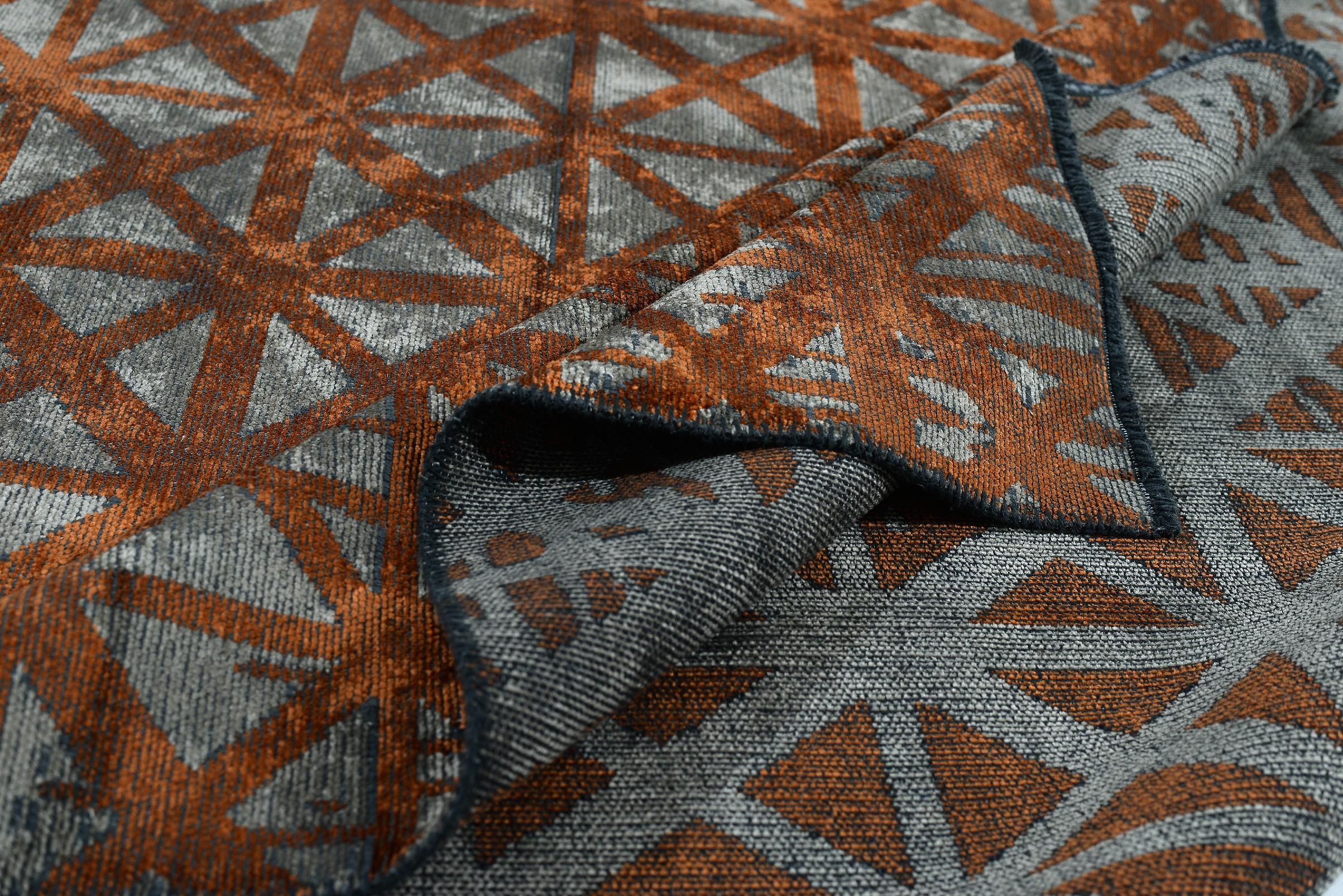 For Sale:  (Beige) Contemporary Geometric Luxury Hand-Finished Area Rug 2