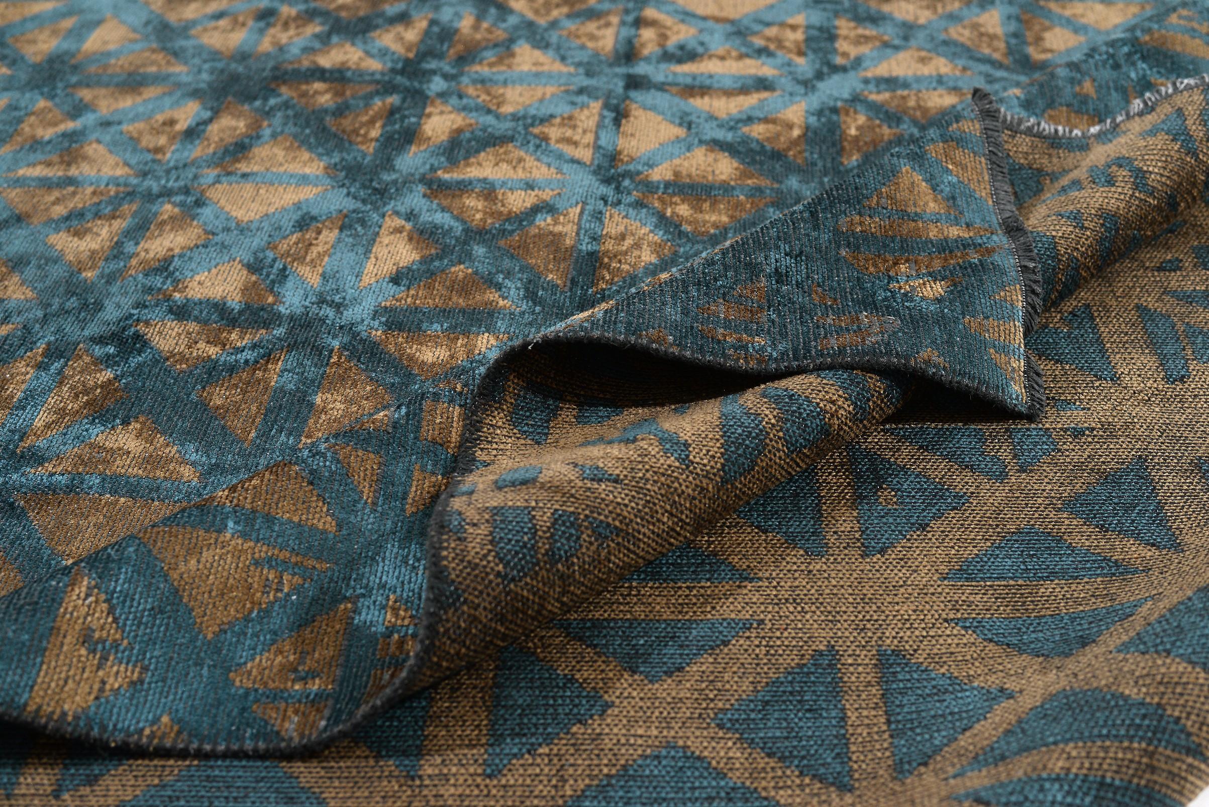 For Sale:  (Blue) Contemporary Geometric Luxury Area Rug 2