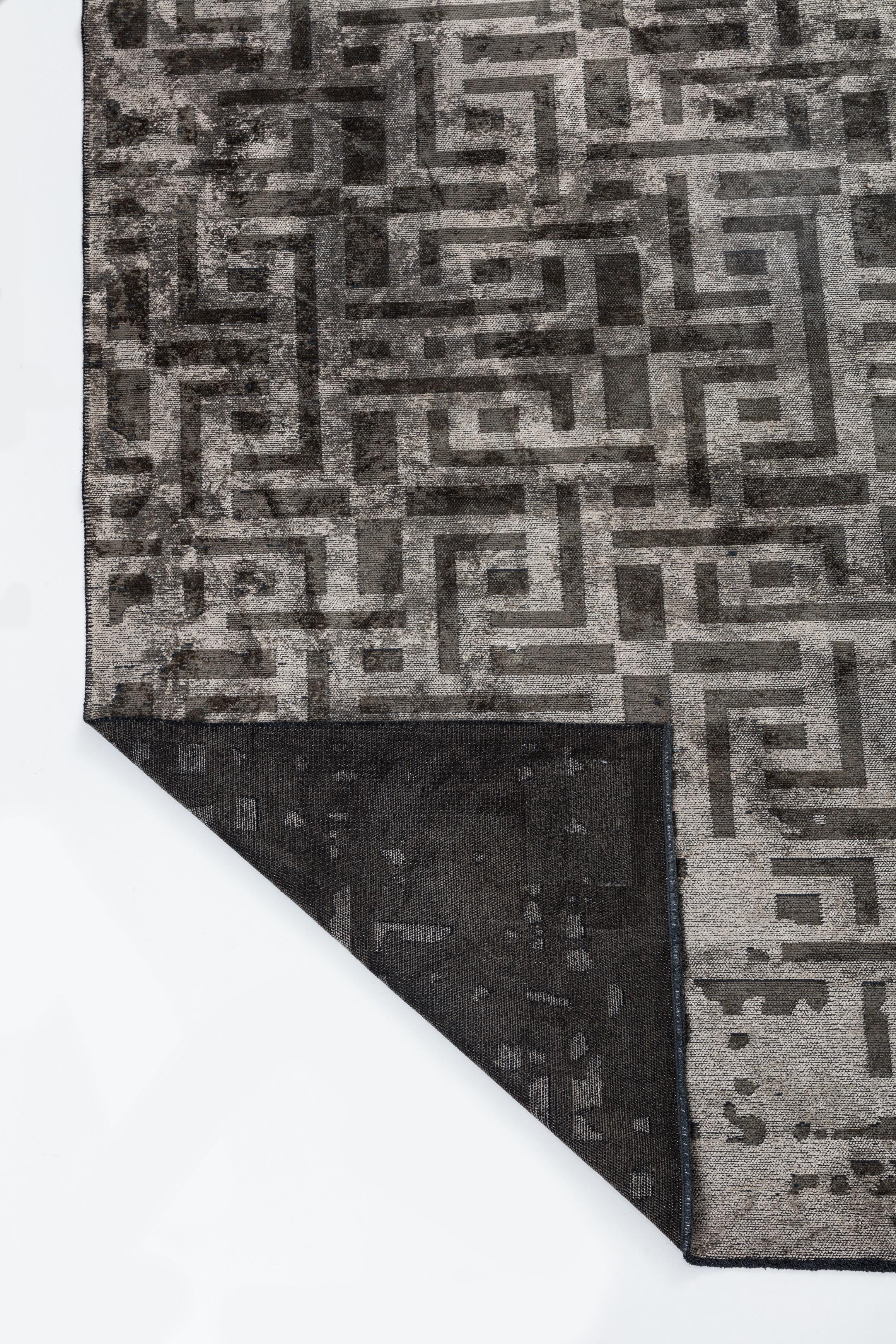 For Sale:  (Gray) Contemporary Geometric Luxury Hand-Finished Area Rug 3