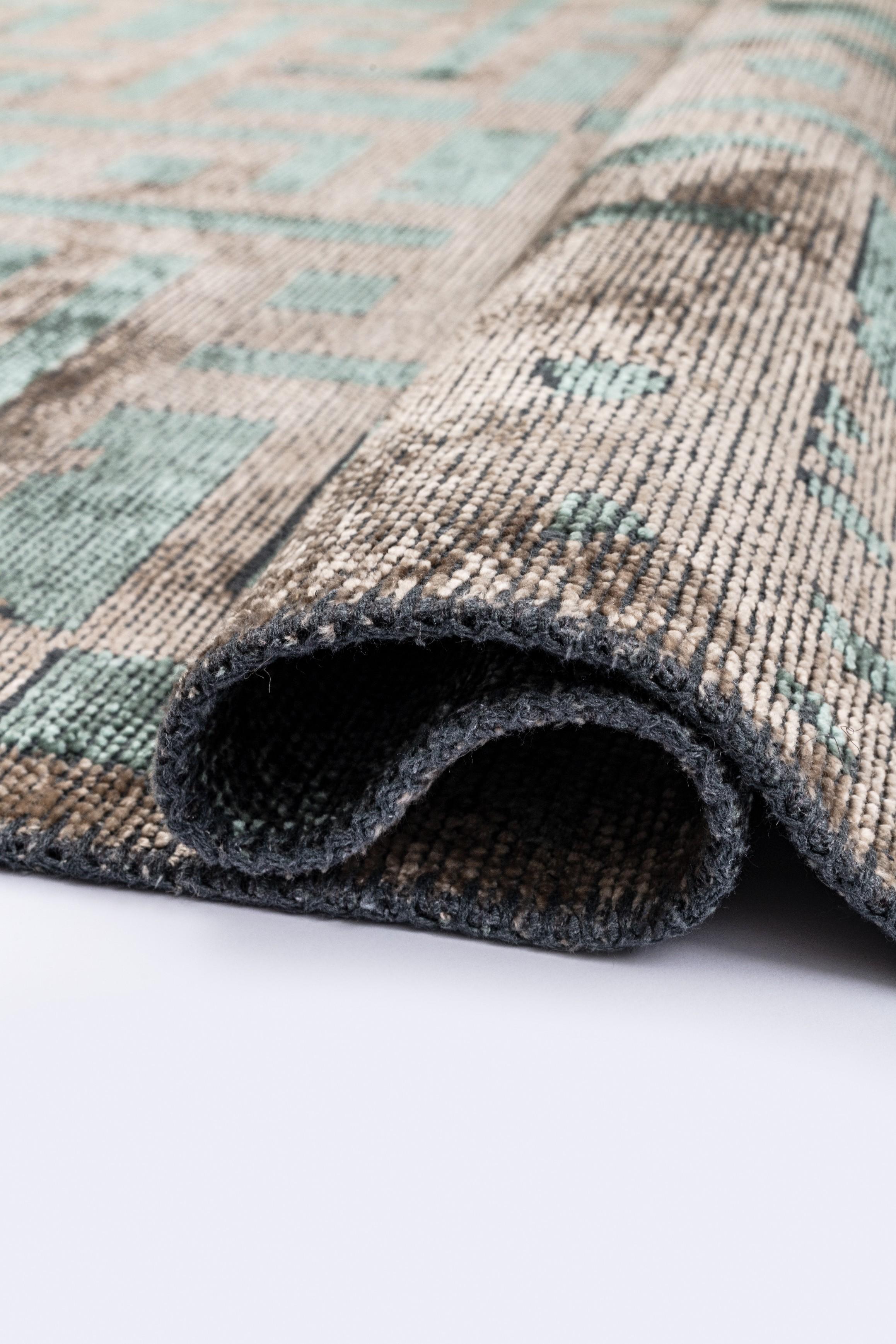 For Sale:  (Gray) Contemporary Geometric Luxury Area Rug 2