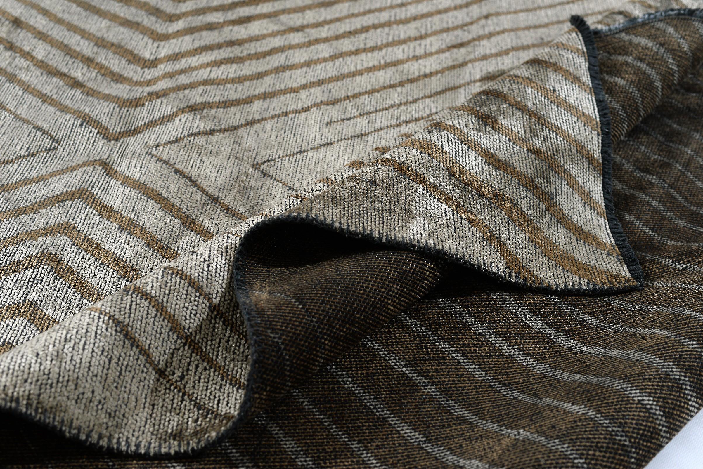 For Sale:  (Gray) Modern Chevron Luxury Area Rug 2