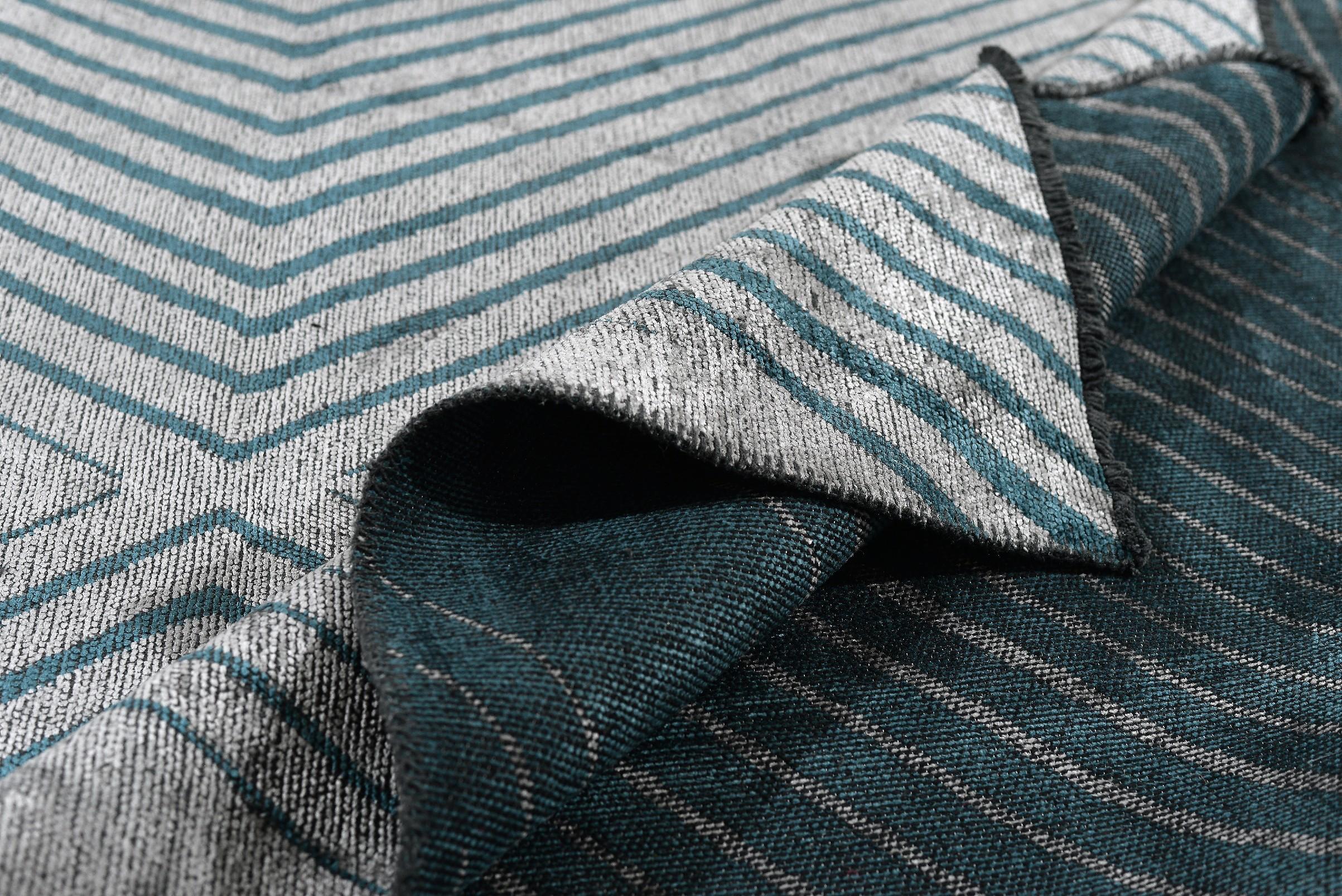 For Sale:  (Blue) Modern Chevron Luxury Area Rug 2