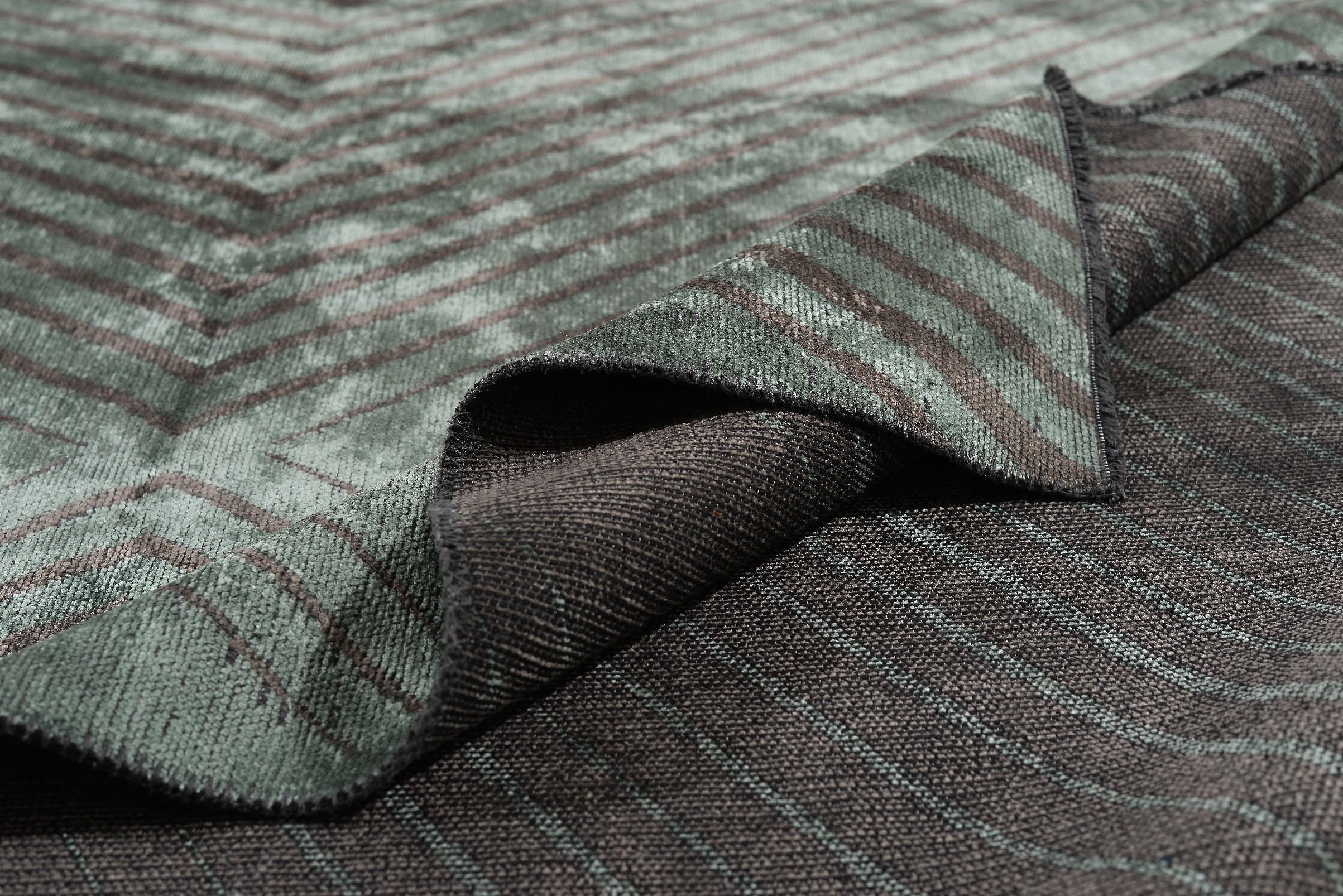 For Sale:  (Green) Modern Chevron Luxury Area Rug 2