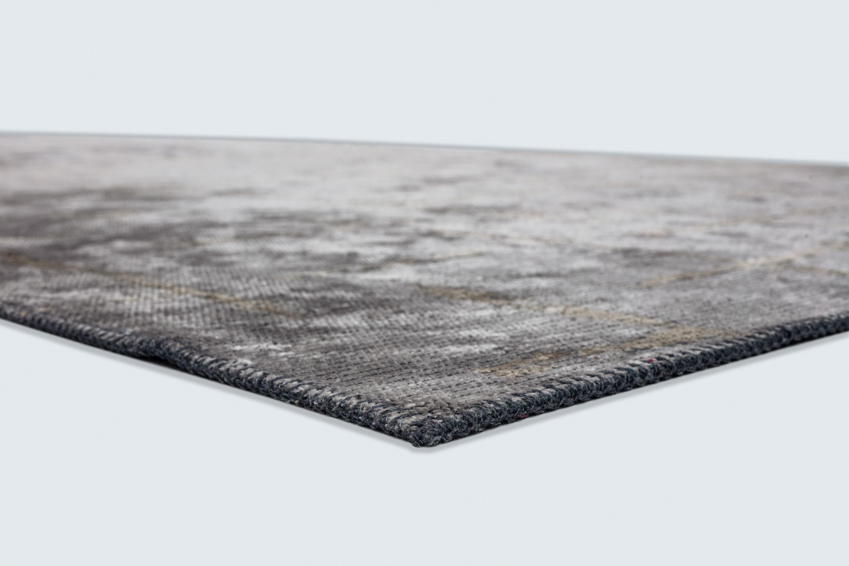 For Sale:  (Gray) Contemporary Geometric Luxury Area Rug 4