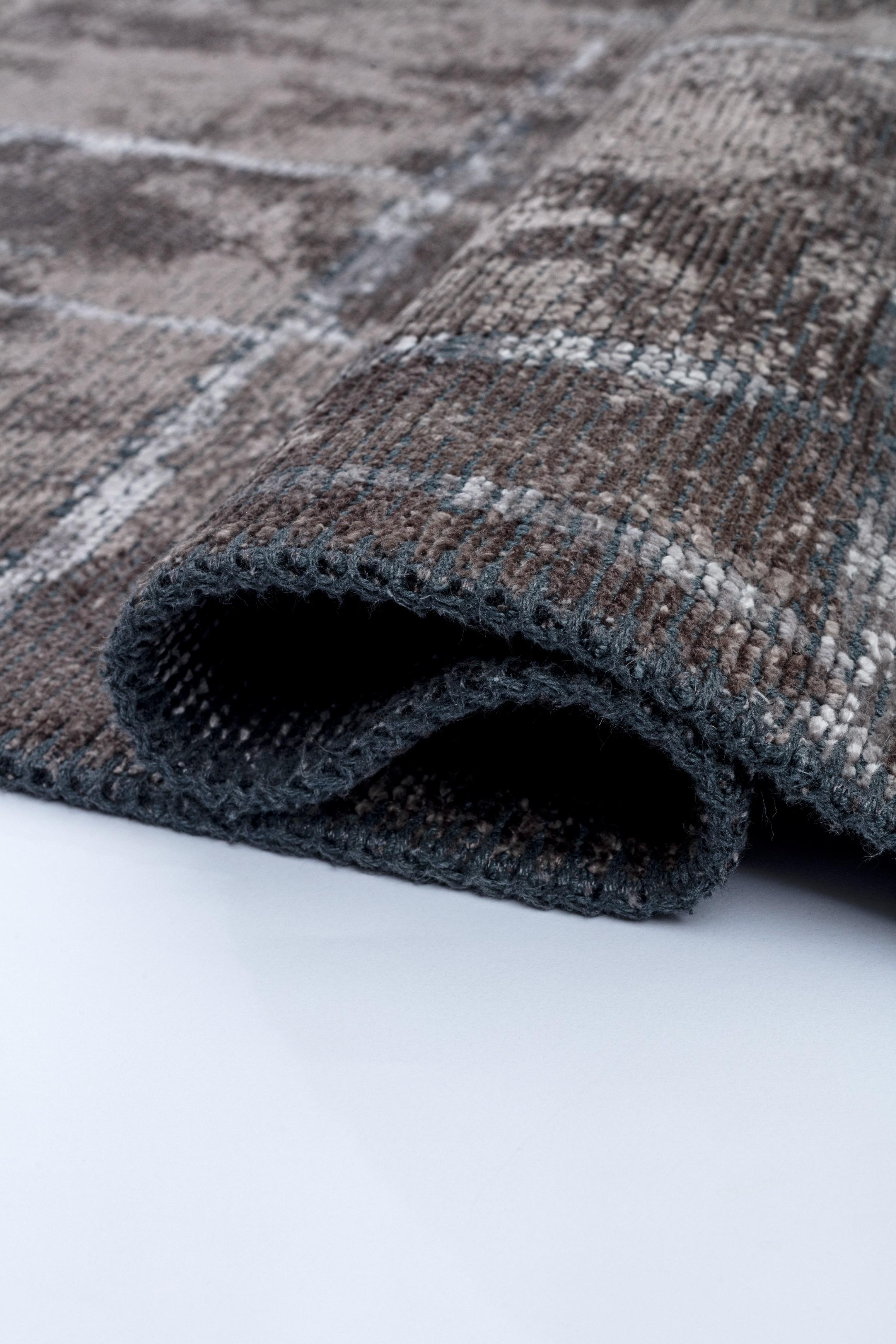 For Sale:  (Gray) Contemporary Geometric Luxury Area Rug 2