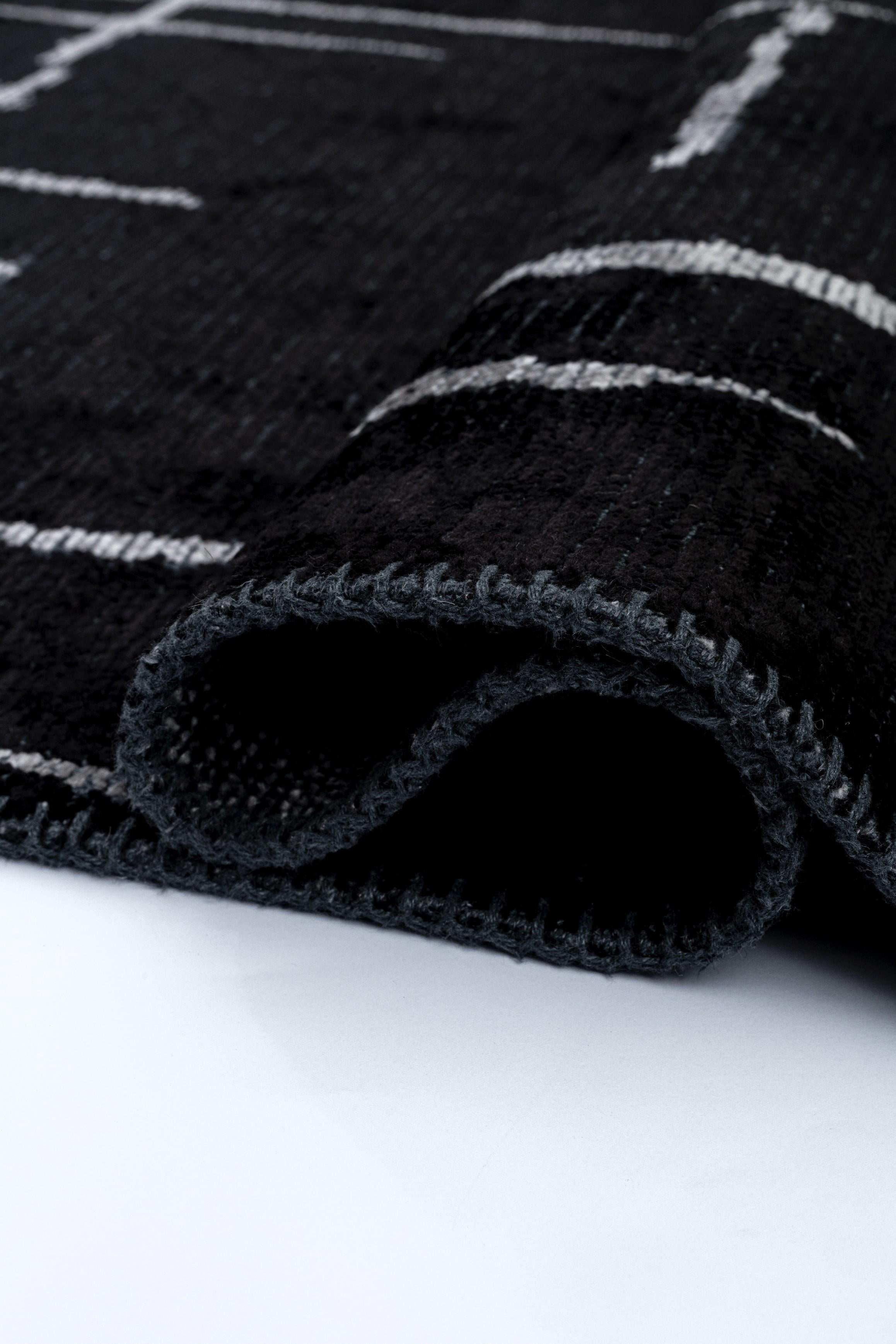For Sale:  (Black) Contemporary Geometric Luxury Area Rug 2