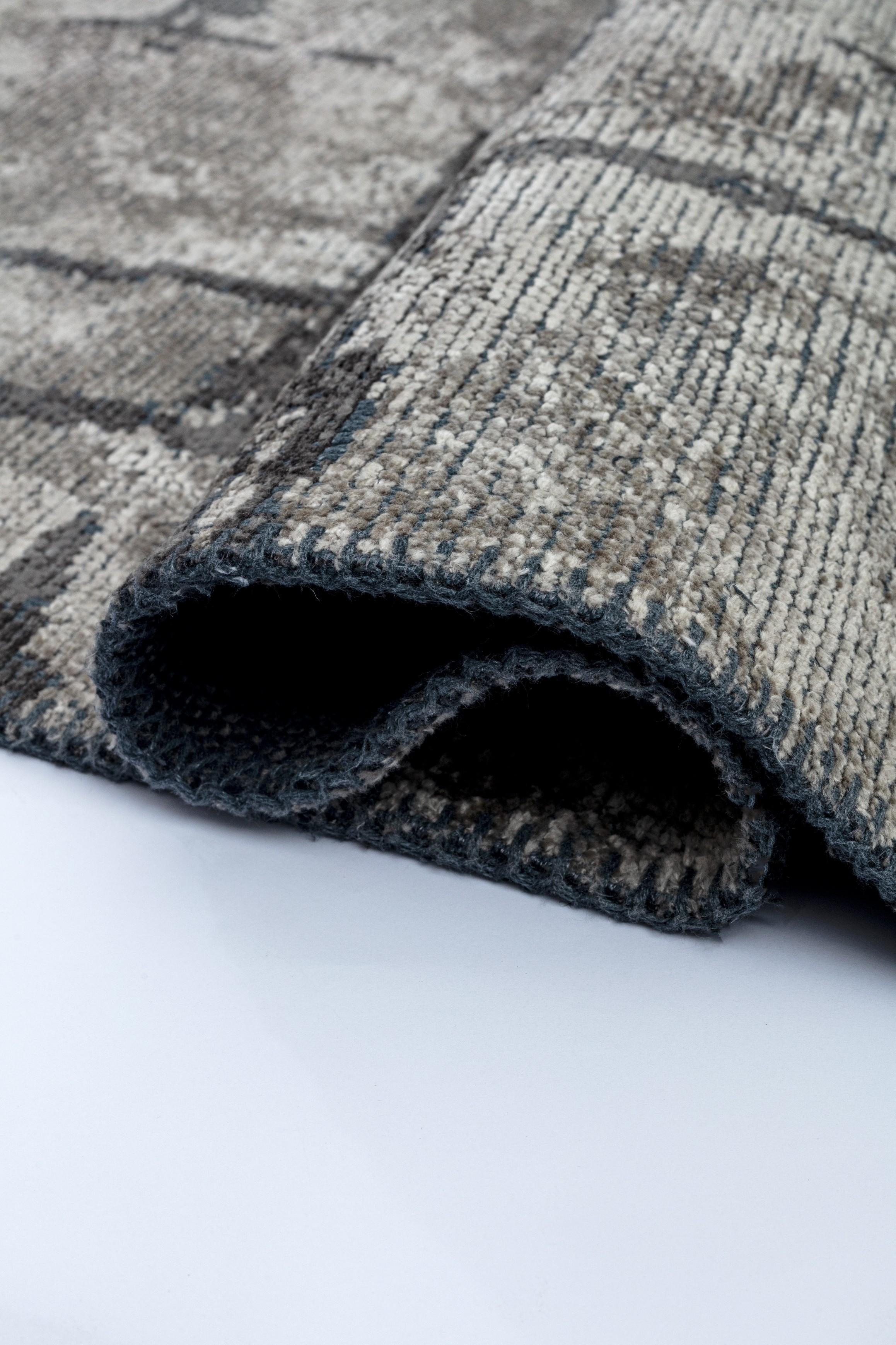 For Sale:  (Gray) Contemporary Geometric Luxury Area Rug 2