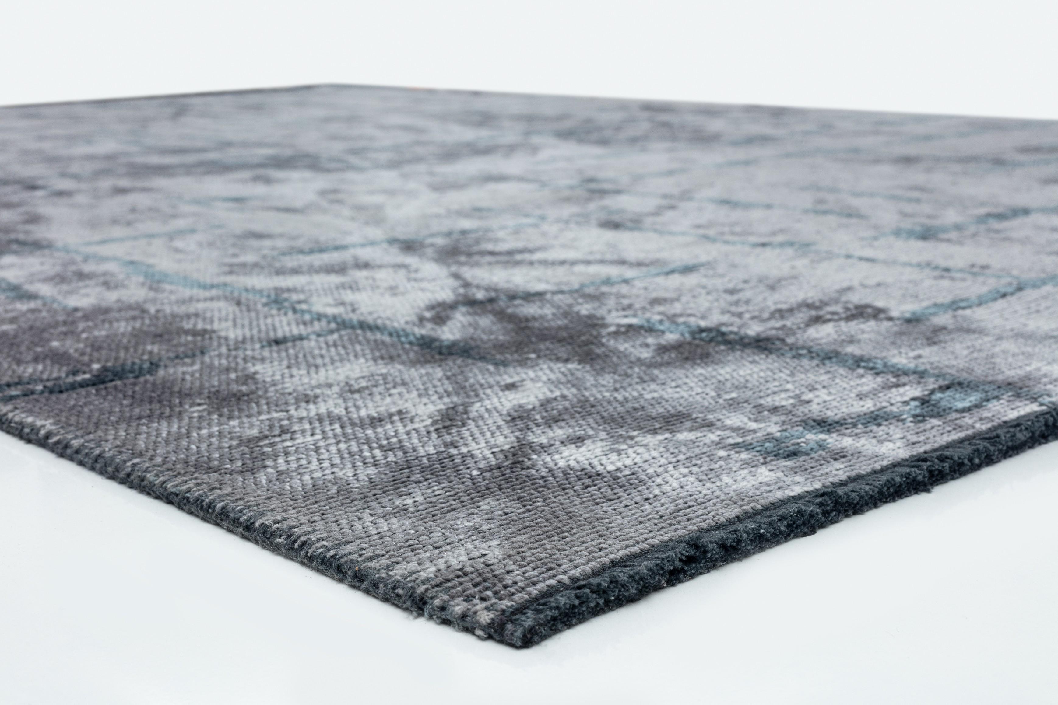 For Sale:  (Gray) Contemporary Geometric Luxury Area Rug 4