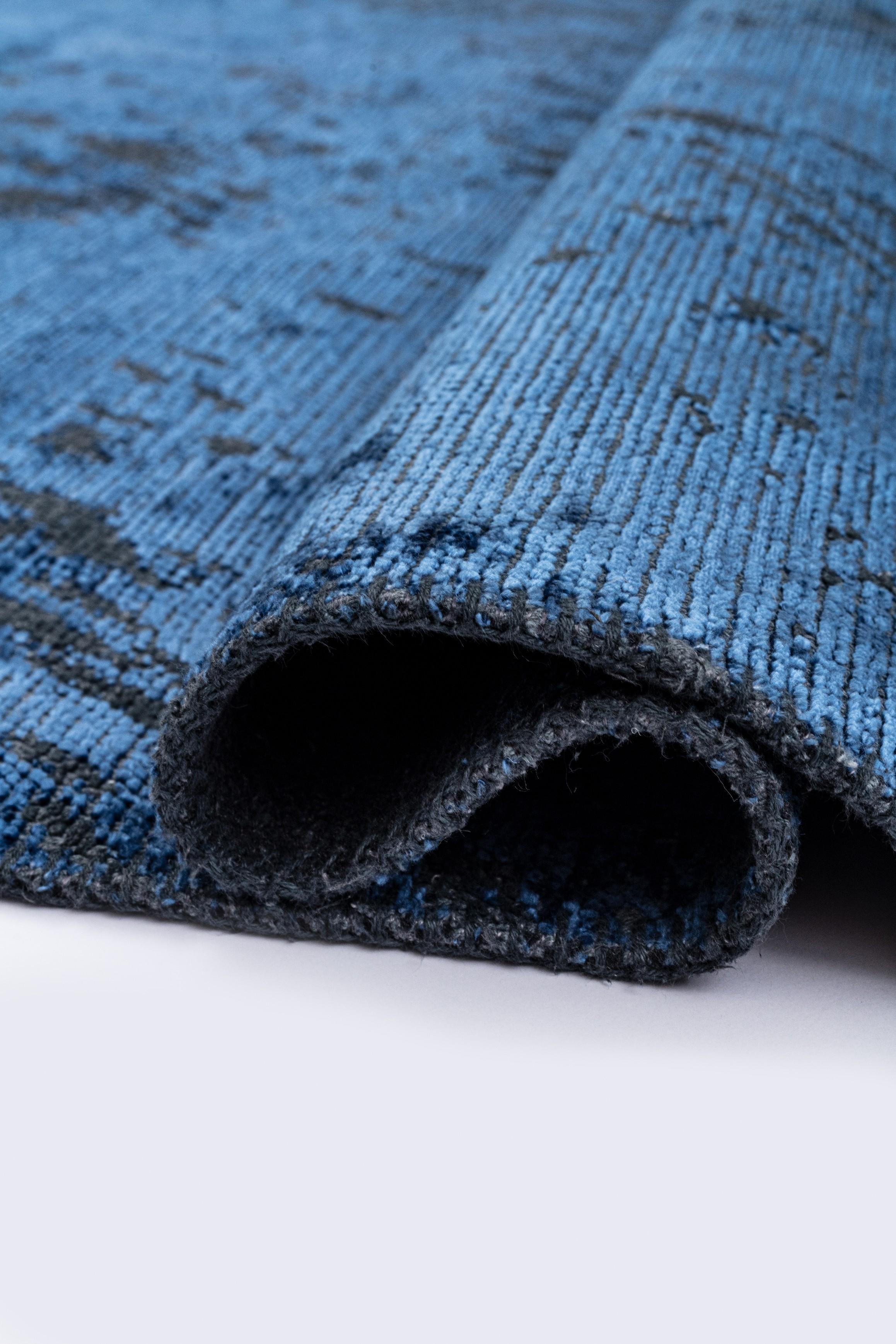 Im Angebot: Modern  Abstrakter luxuriöser Vorleger,  (Blau) 2