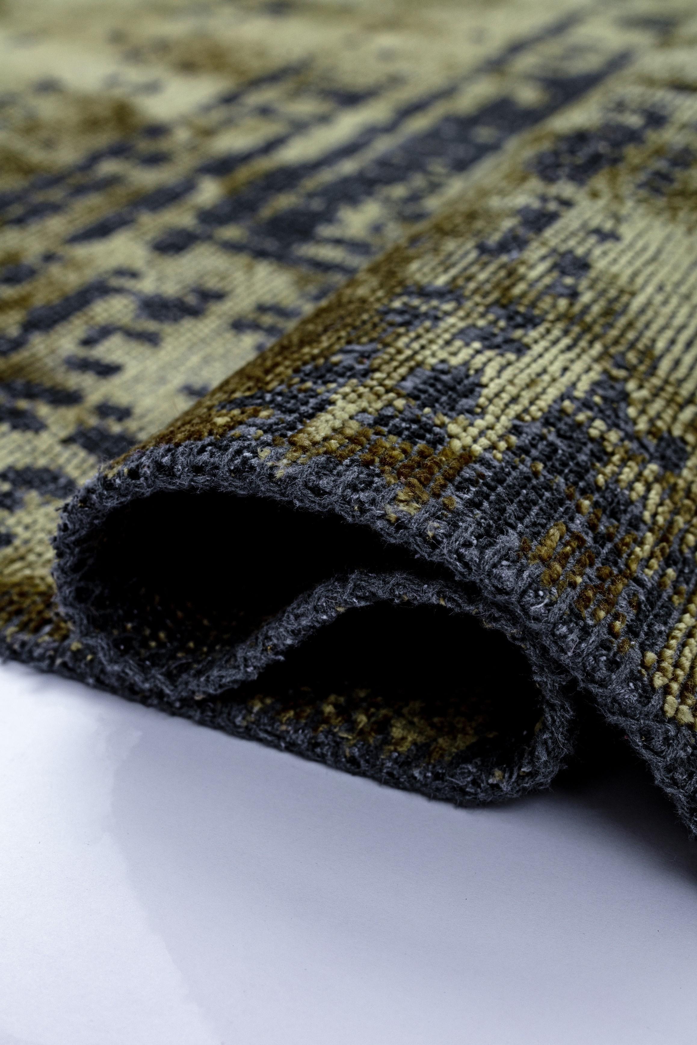 For Sale:  (Green) Modern Camouflage Luxury Area Rug 2
