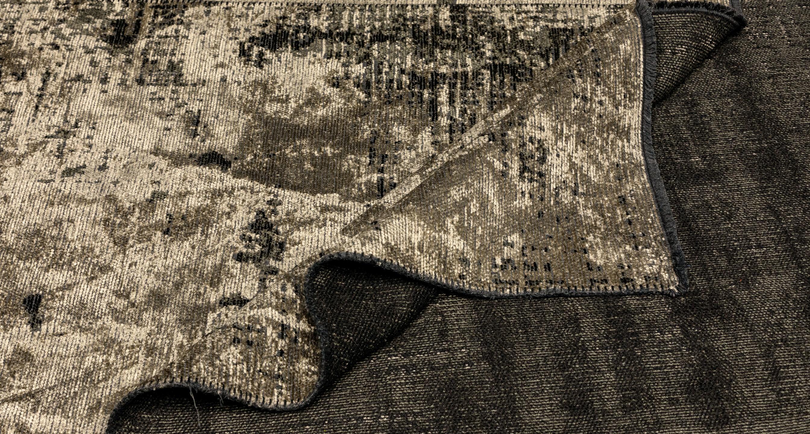 For Sale:  (Gray) Modern Camouflage Luxury Area Rug 2