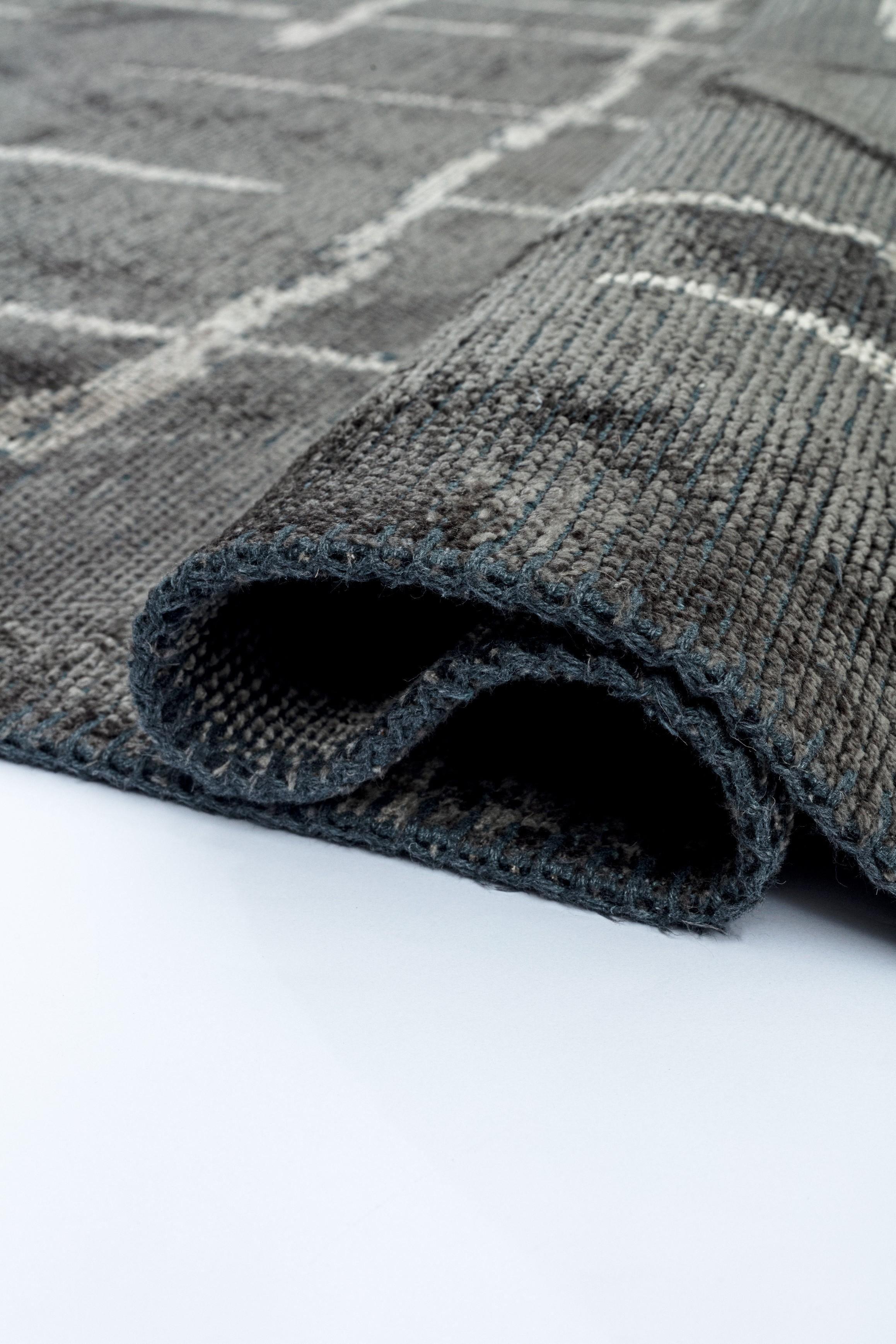 For Sale:  (Gray) Contemporary Geometric Luxury Area Rug 2