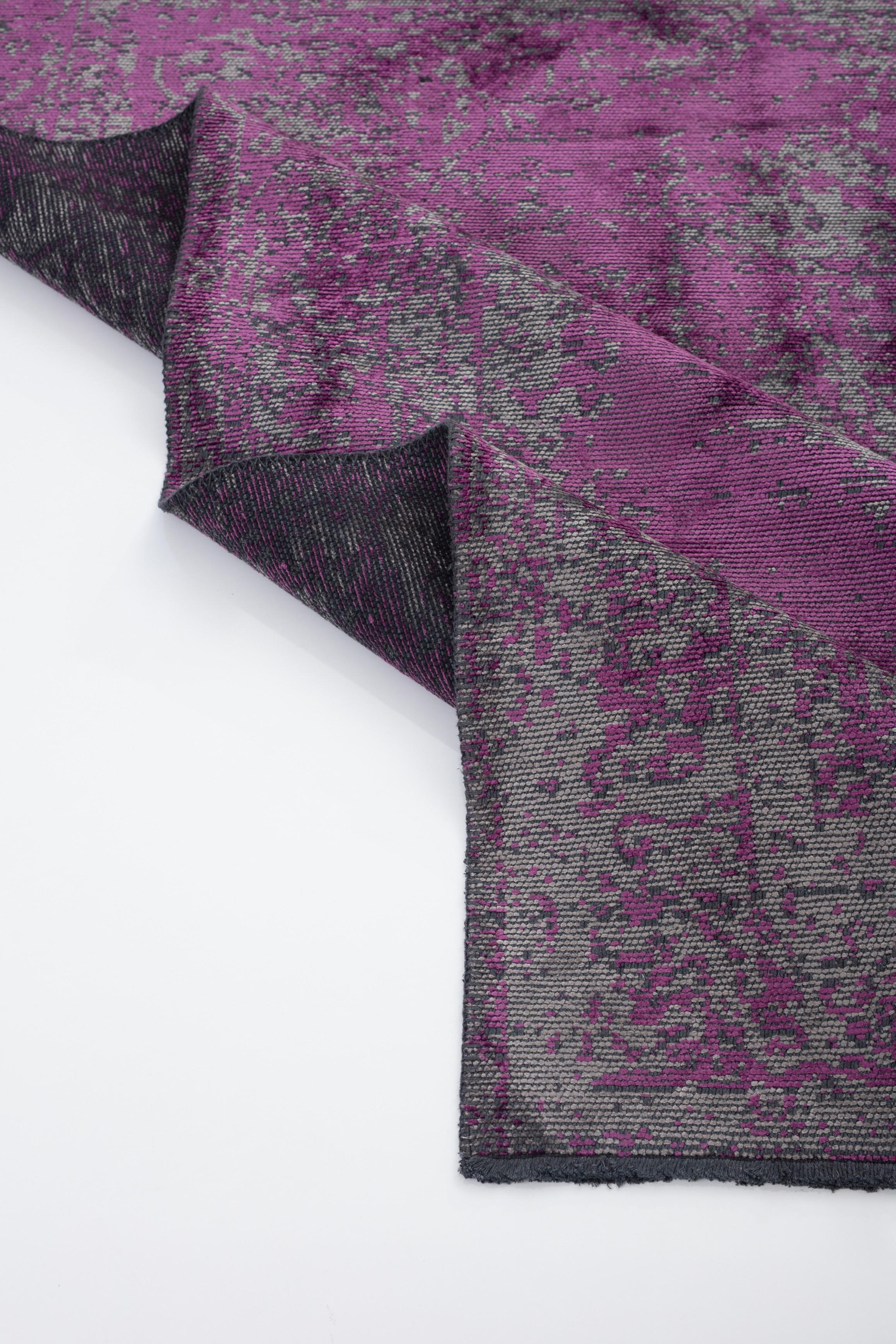 En vente :  (Violet) Tapis traditionnel oriental de luxe 4