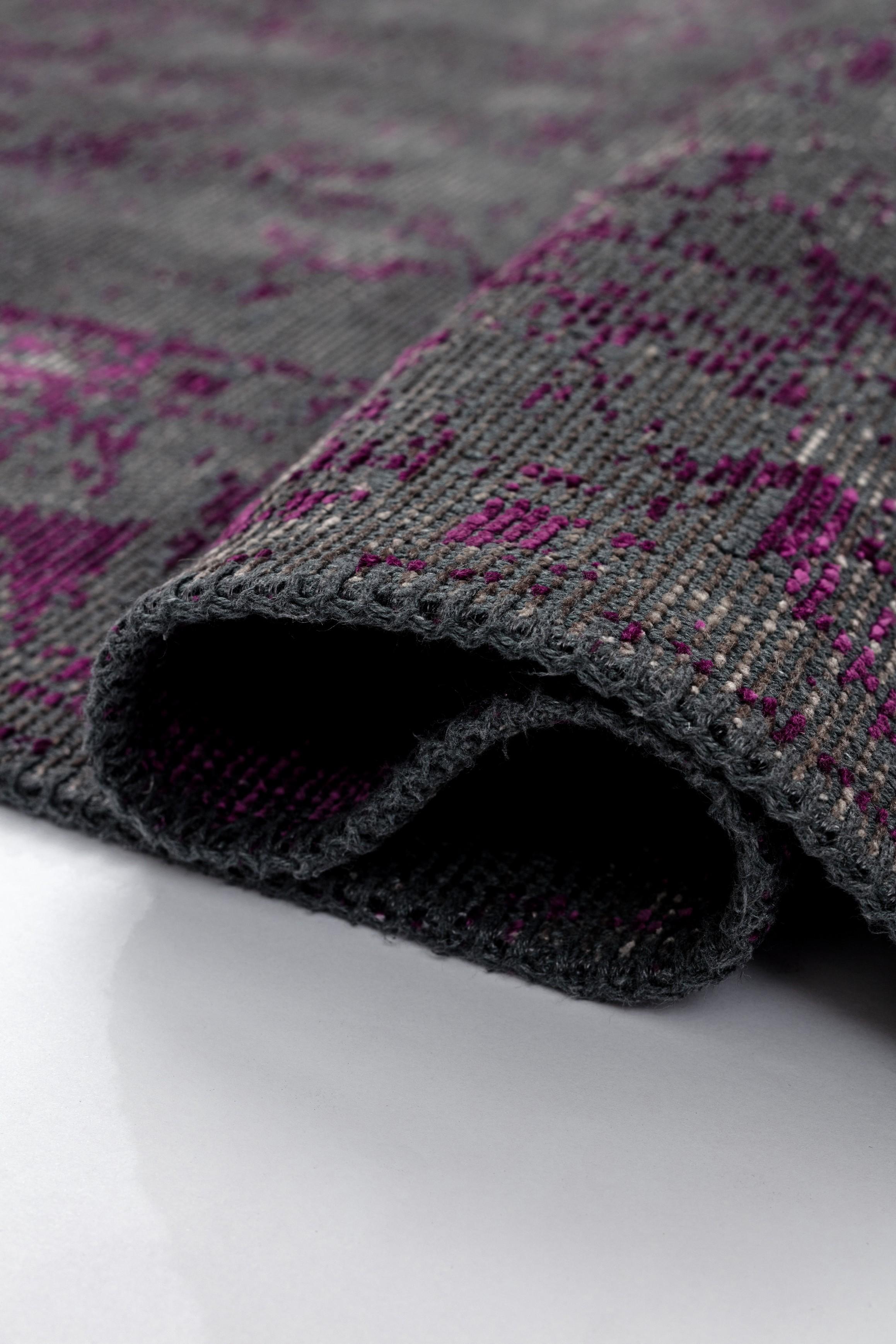 En vente :  (Violet) Tapis traditionnel oriental de luxe 2