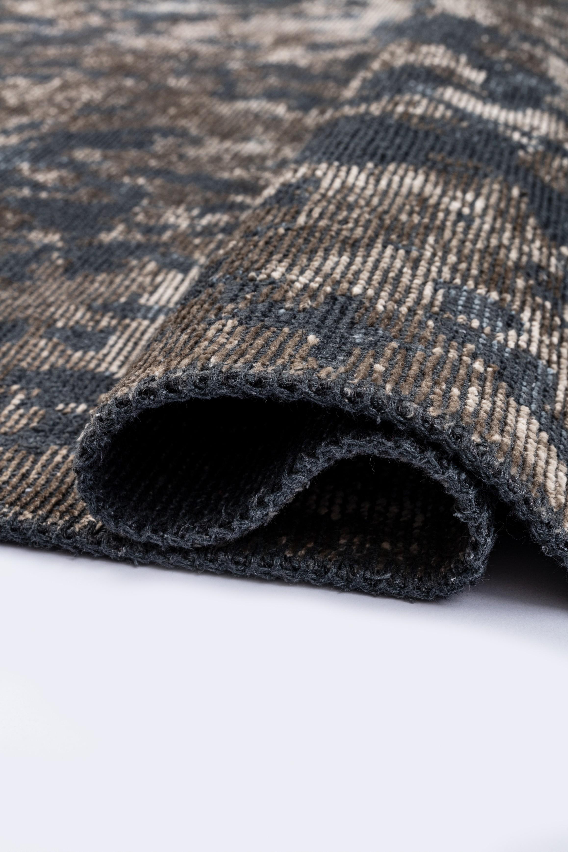 For Sale:  (Beige) Contemporary Damask Luxury Hand-Finished Area Rug 2
