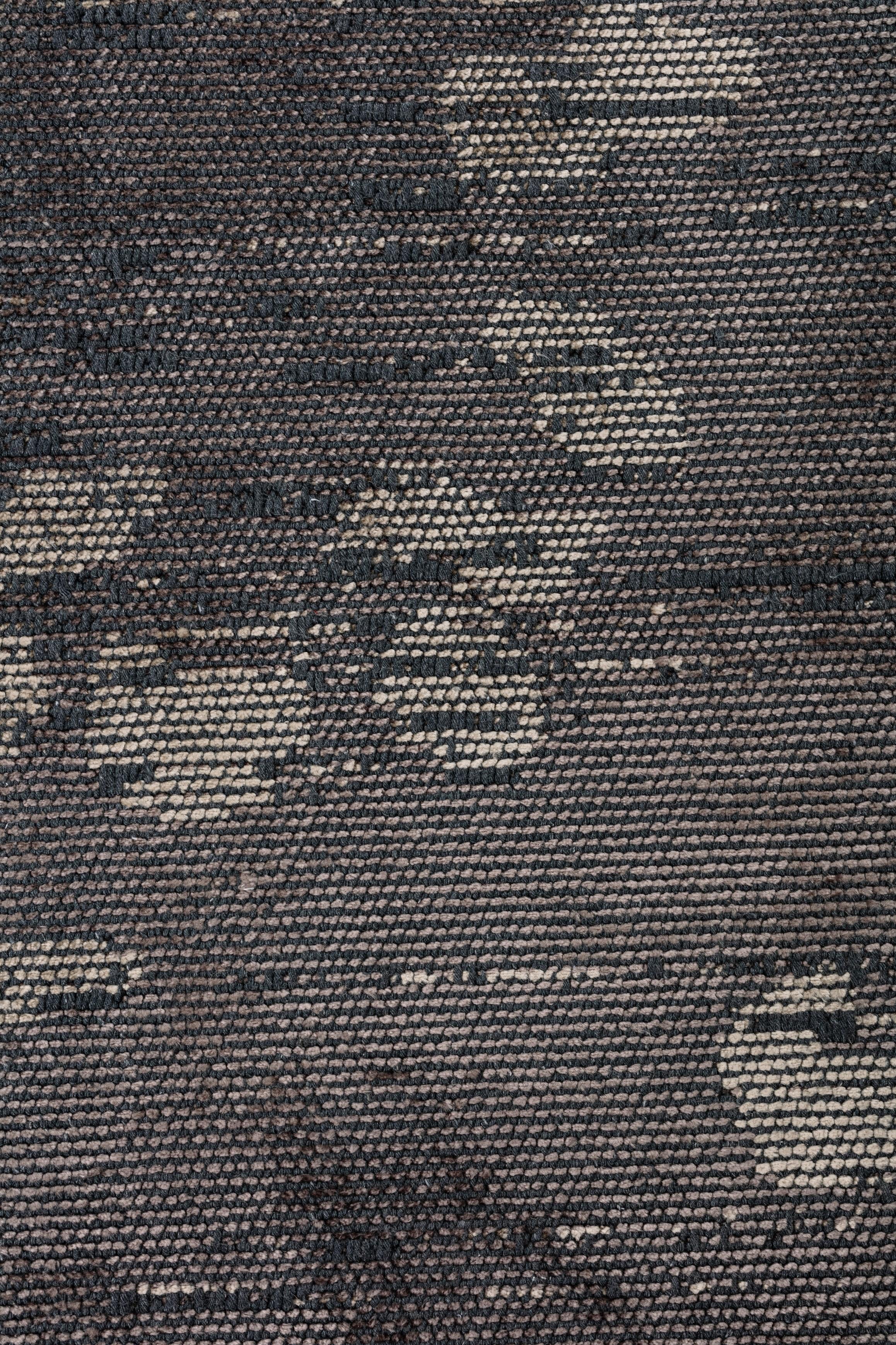 For Sale:  (Gray) Traditional Oriental Luxury Hand-Finished Area Rug 4